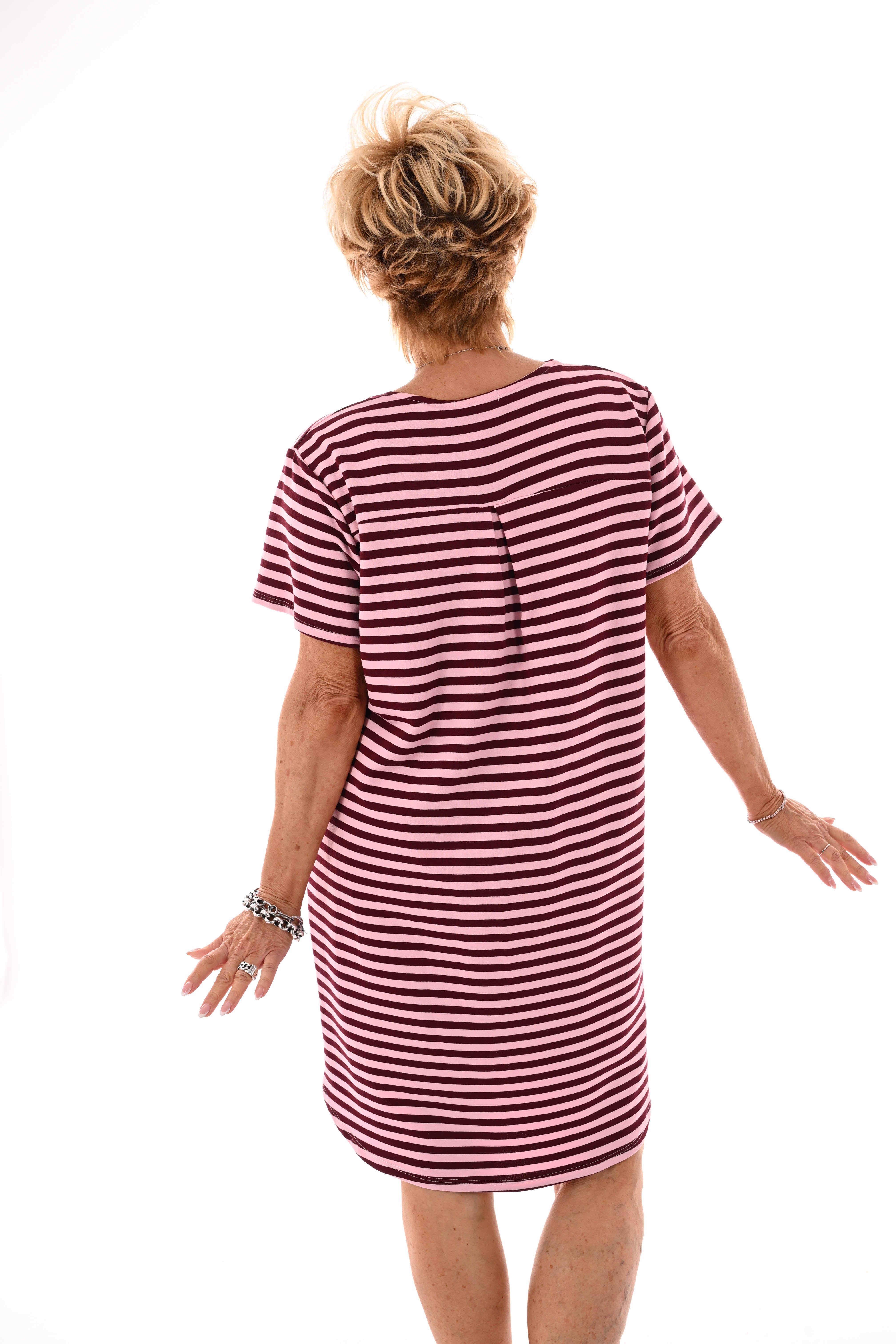 Korte sweaterdress gestreept met v-hals bordeaux/lichtroze