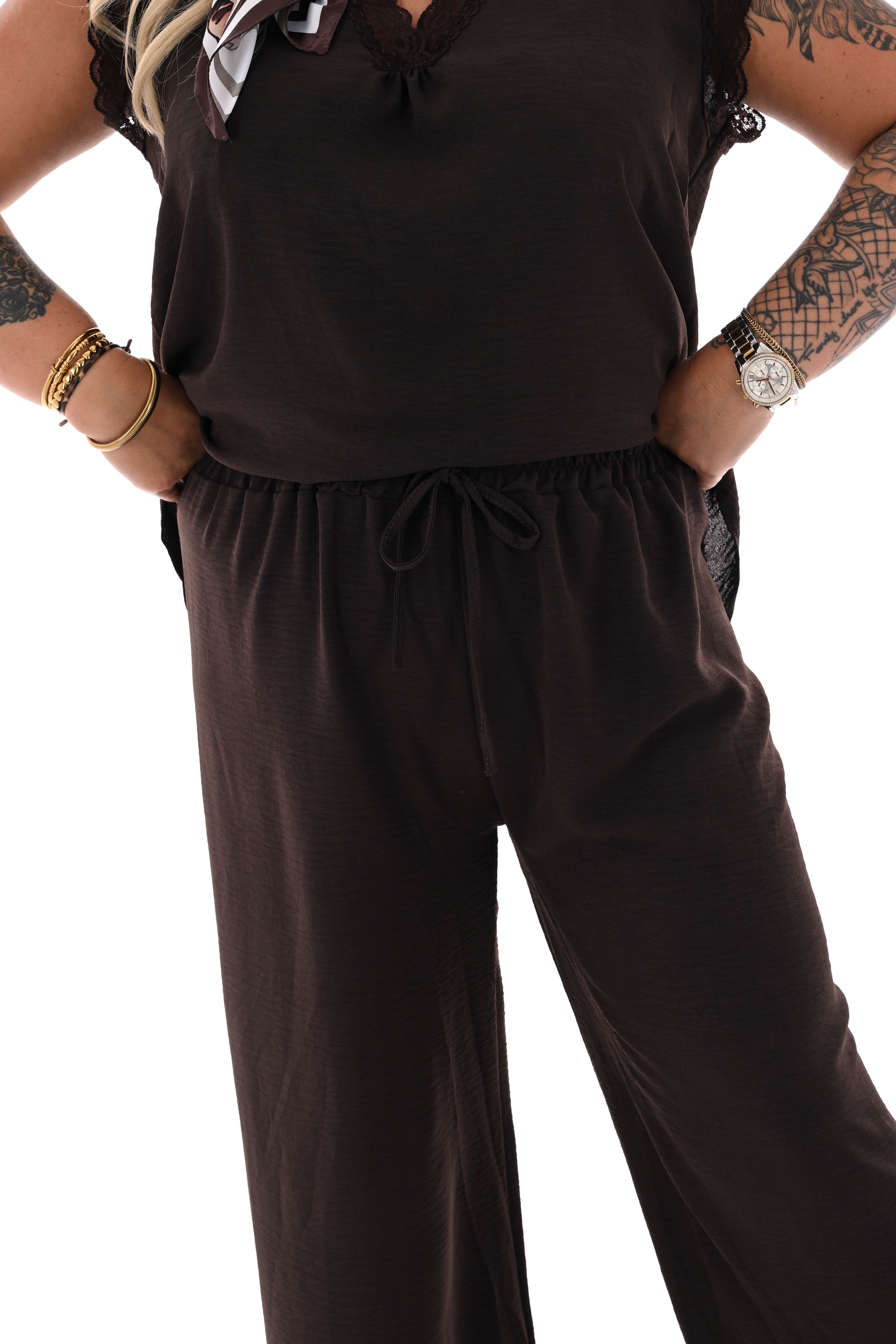 Tweedelig set kant v-hals donkerbruin