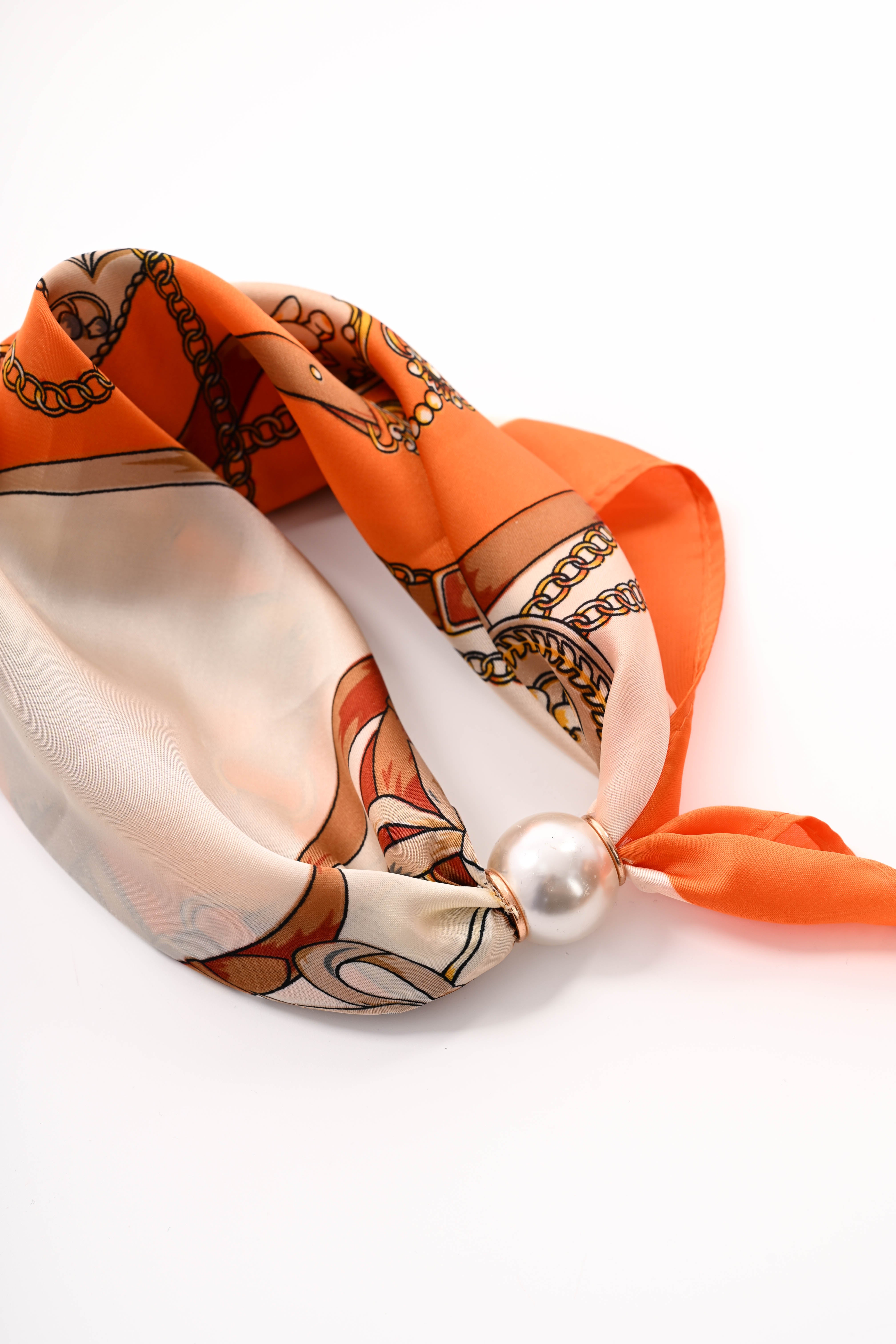 Kort sjaaltje parel met magneet ketting oranje