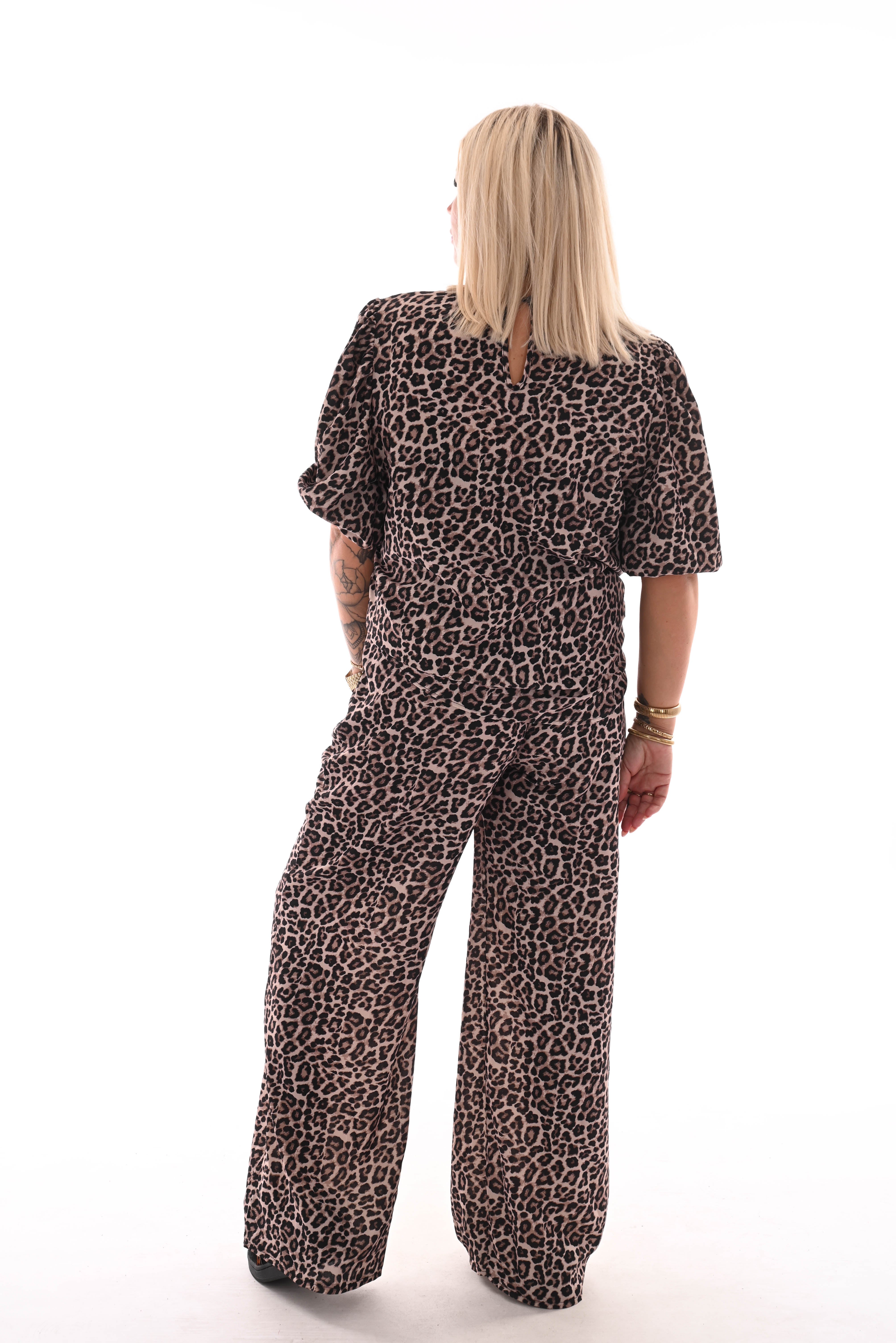 Tweedelig pak 3/4e pofmouwen print panter beige