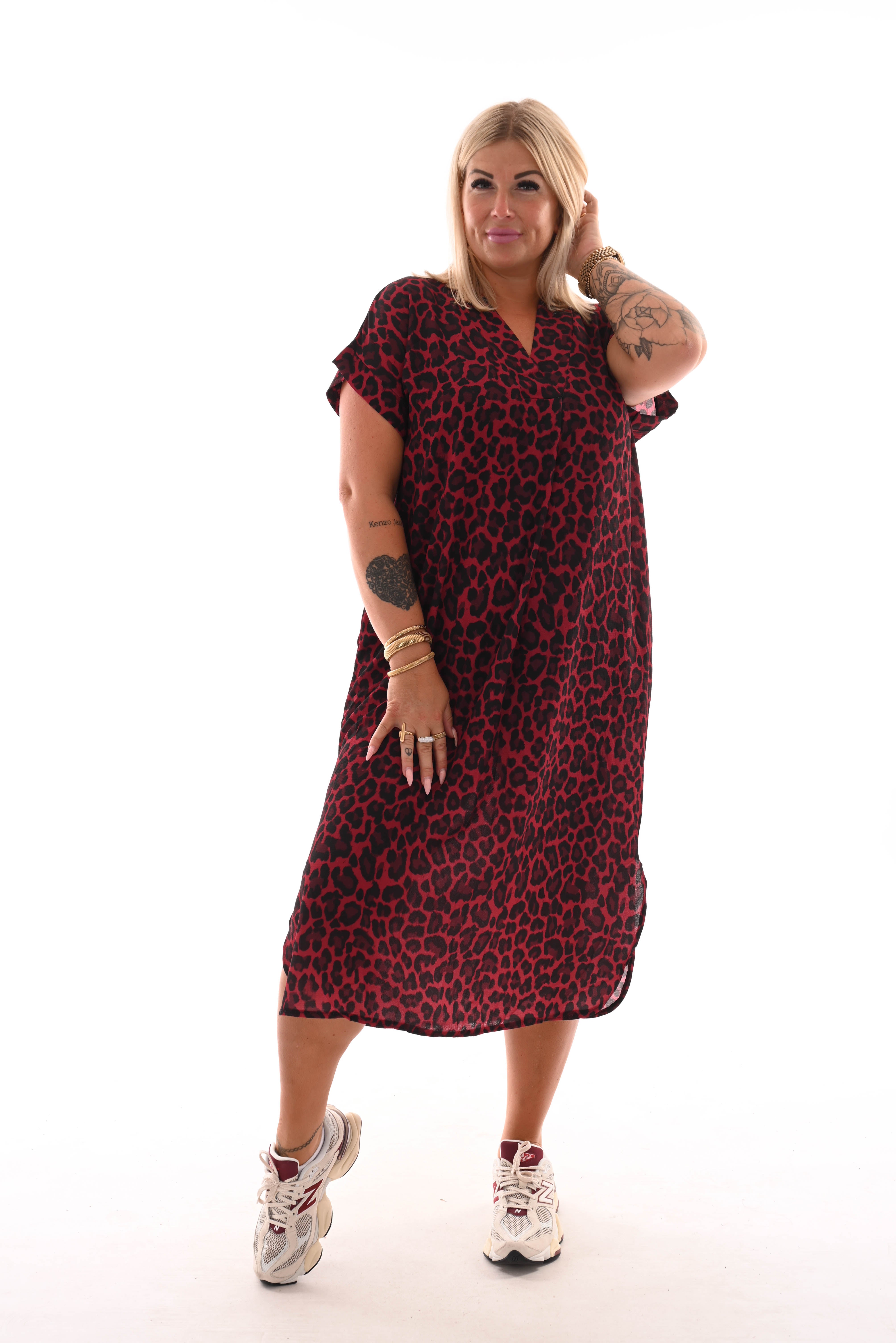 Jurk v-hals panterprint met zakken rood