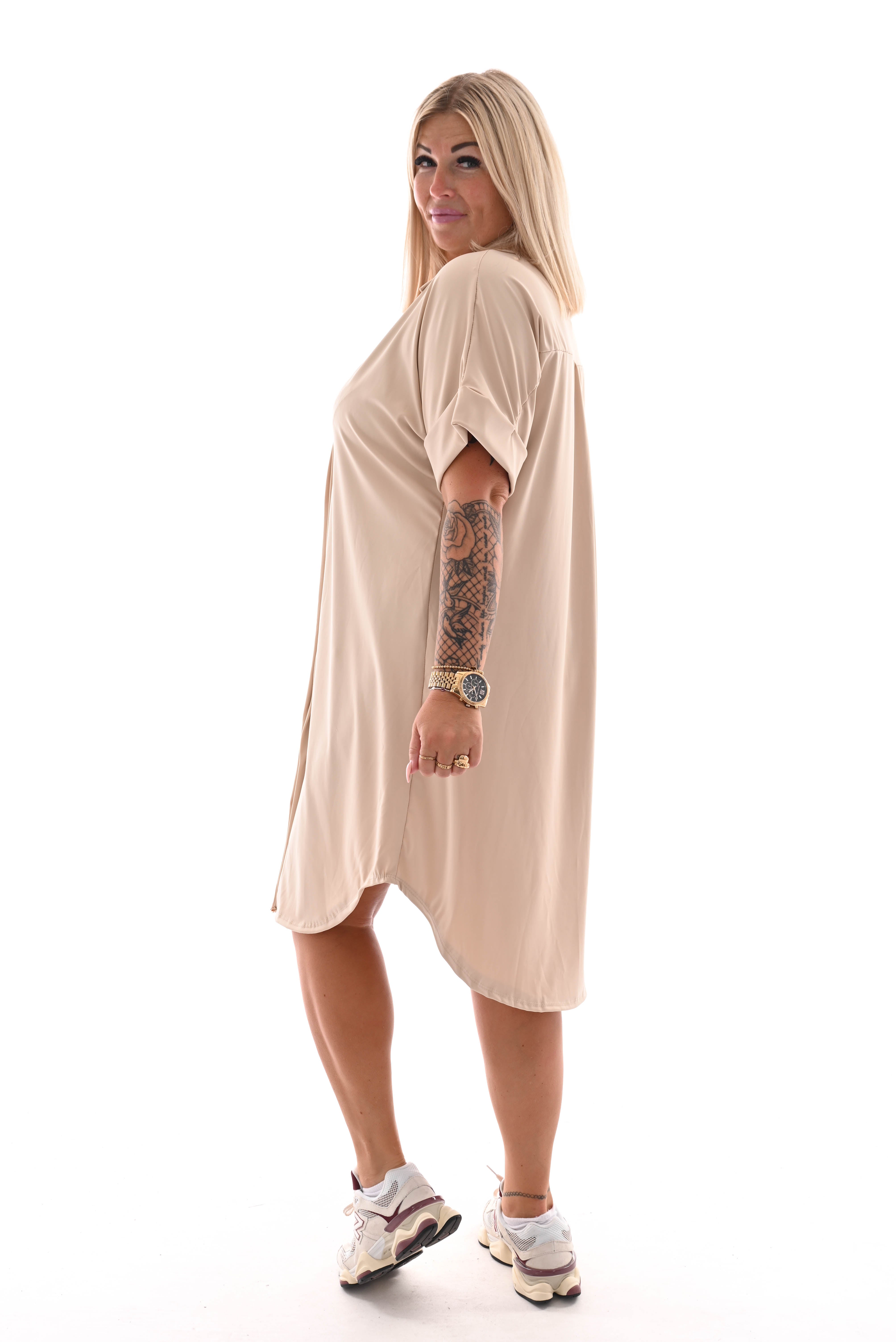 Travel jurk doorknoop uni beige