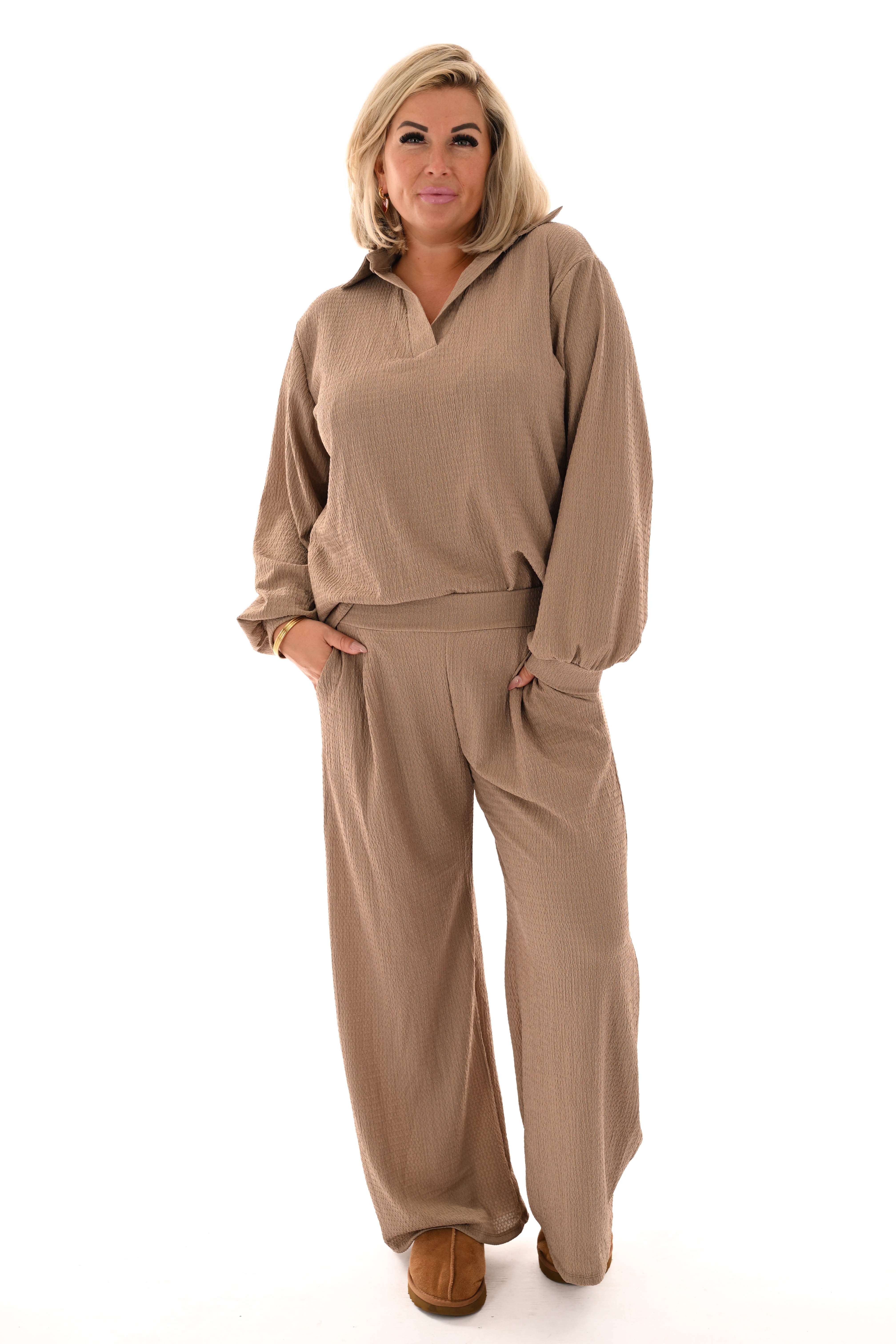 Tweedelig crepe pak v-hals met kraag beige