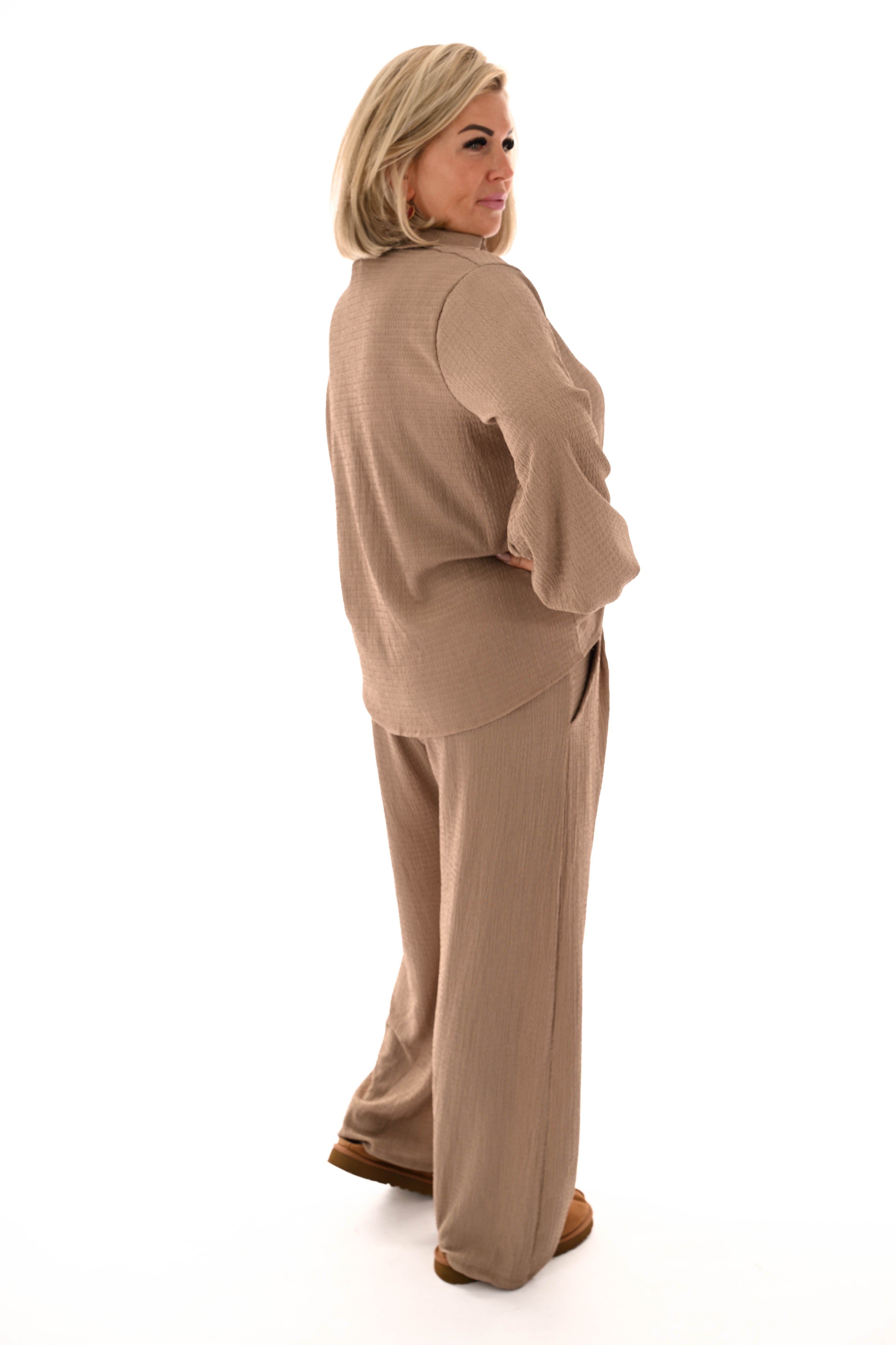 Tweedelig crepe pak v-hals met kraag beige