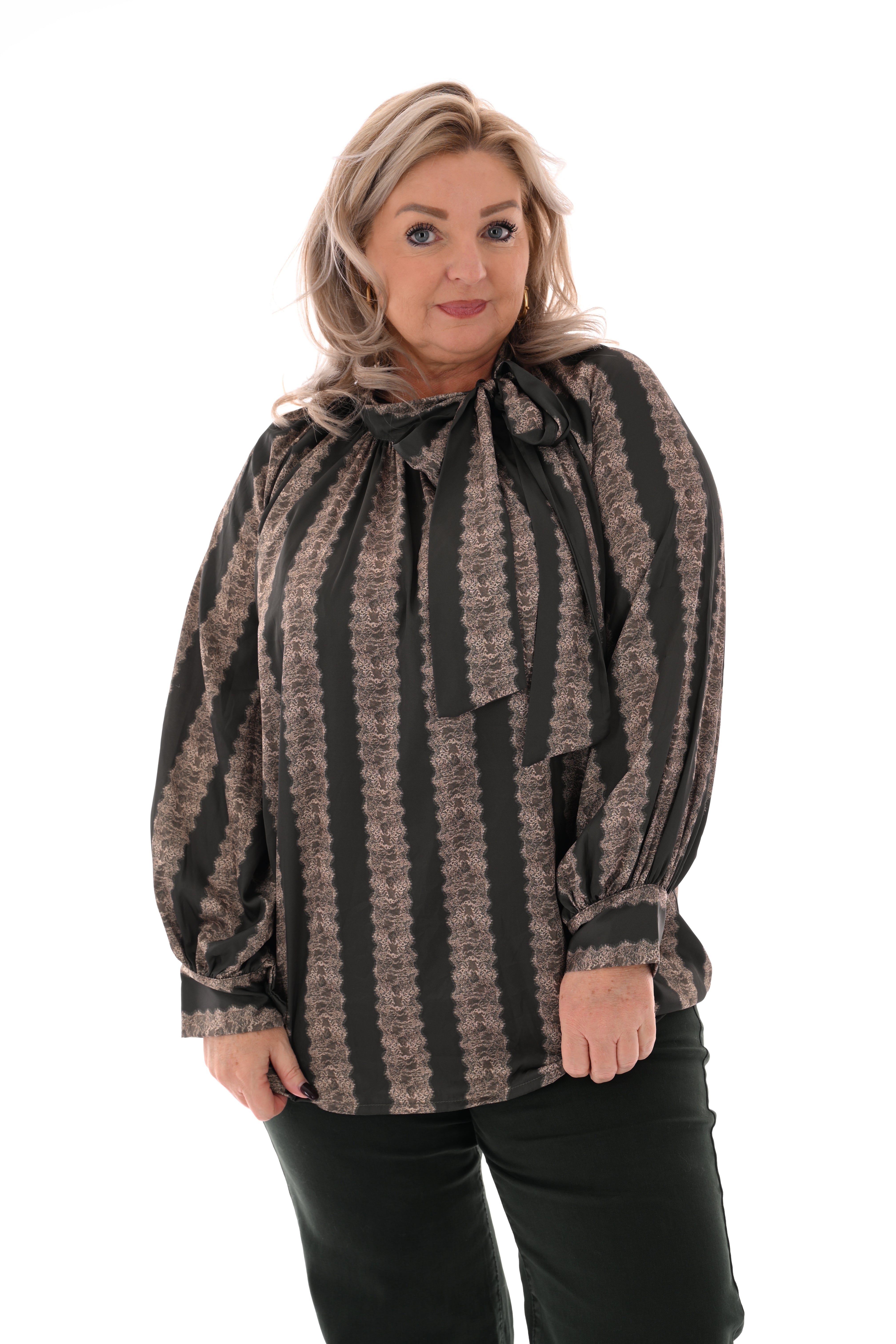Silky blouse met strik kant detail legergroen