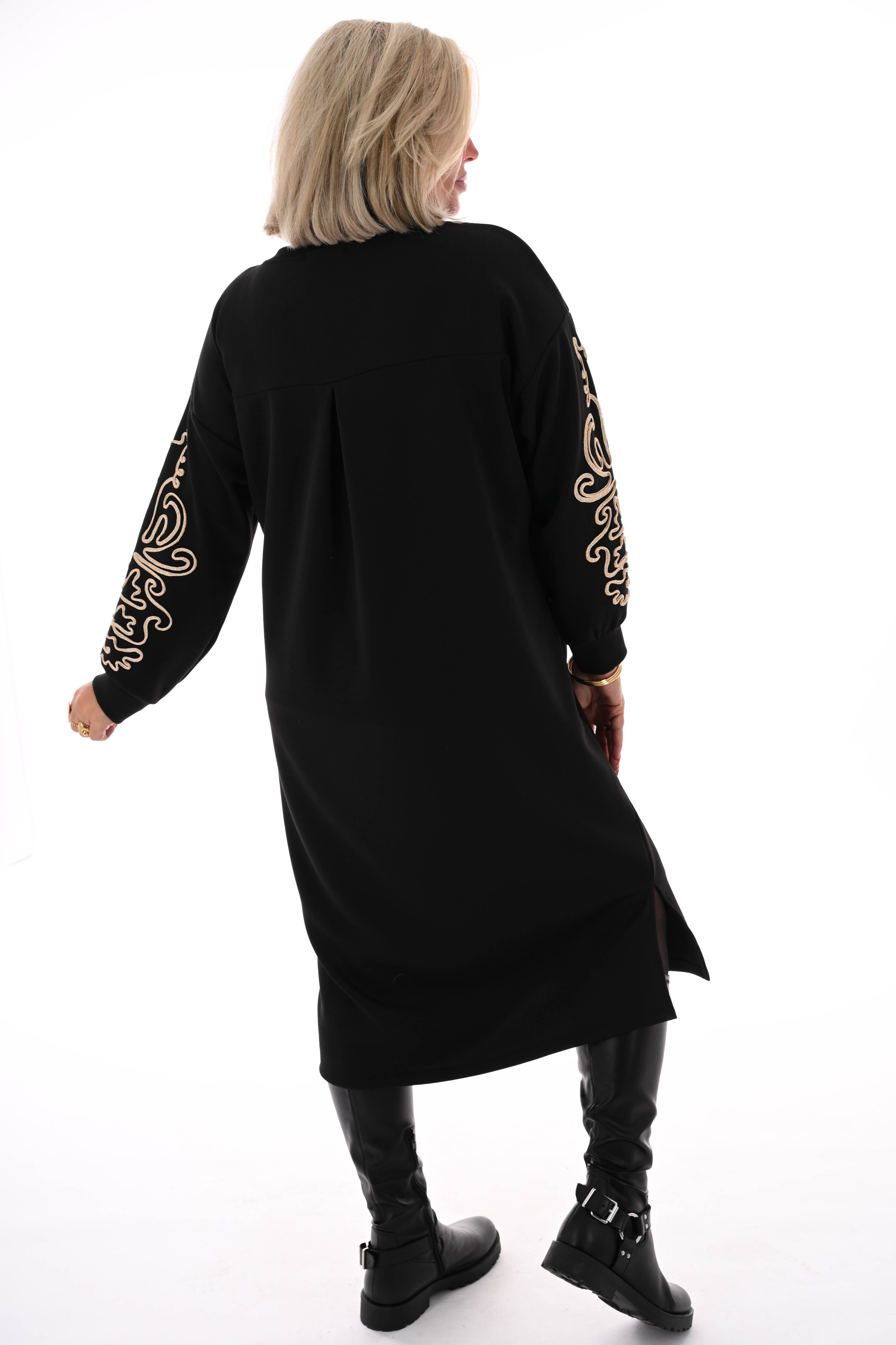 Sweaterdress gouden borduursels zwart