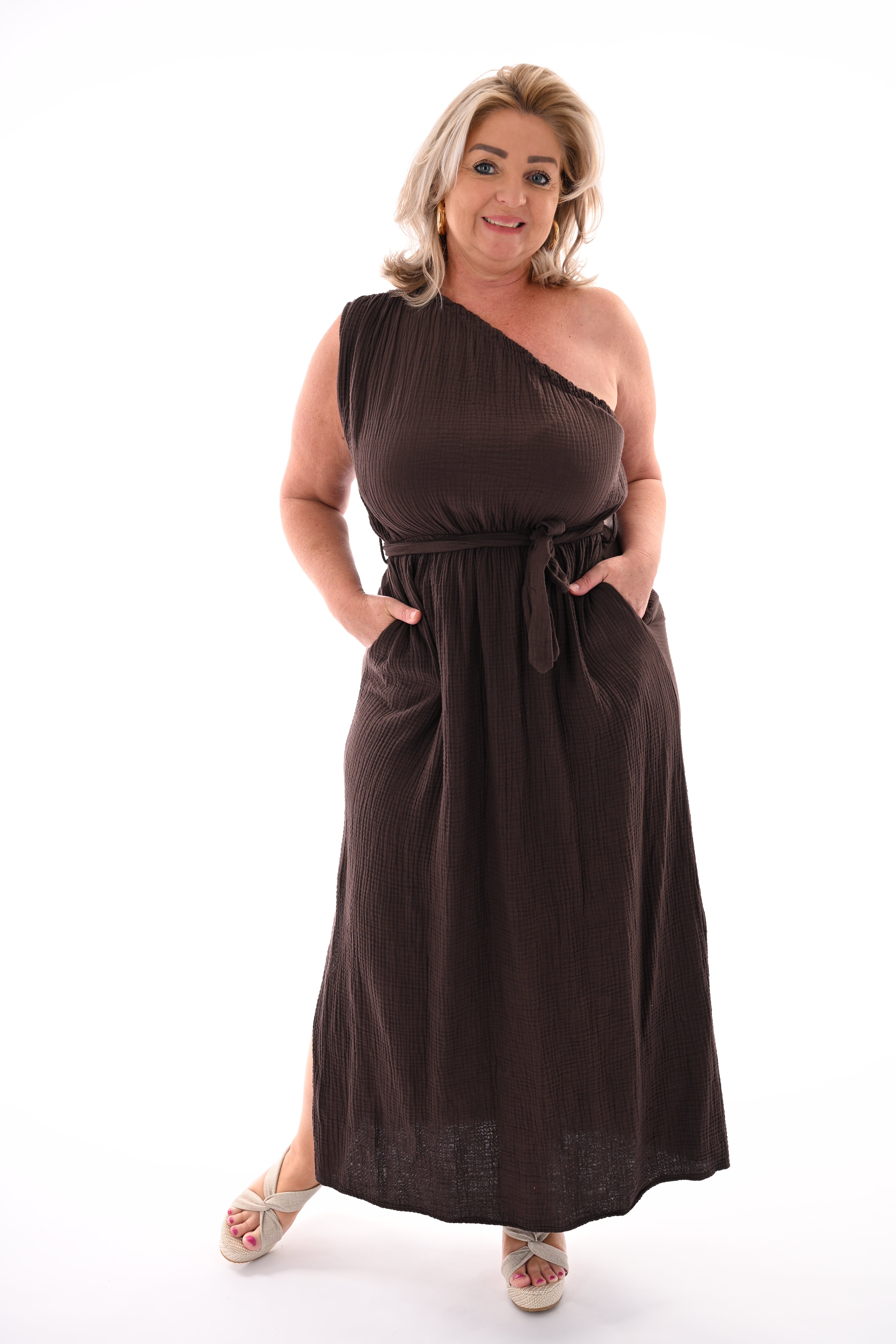 Lange wafel jurk one-shoulder donkerbruin