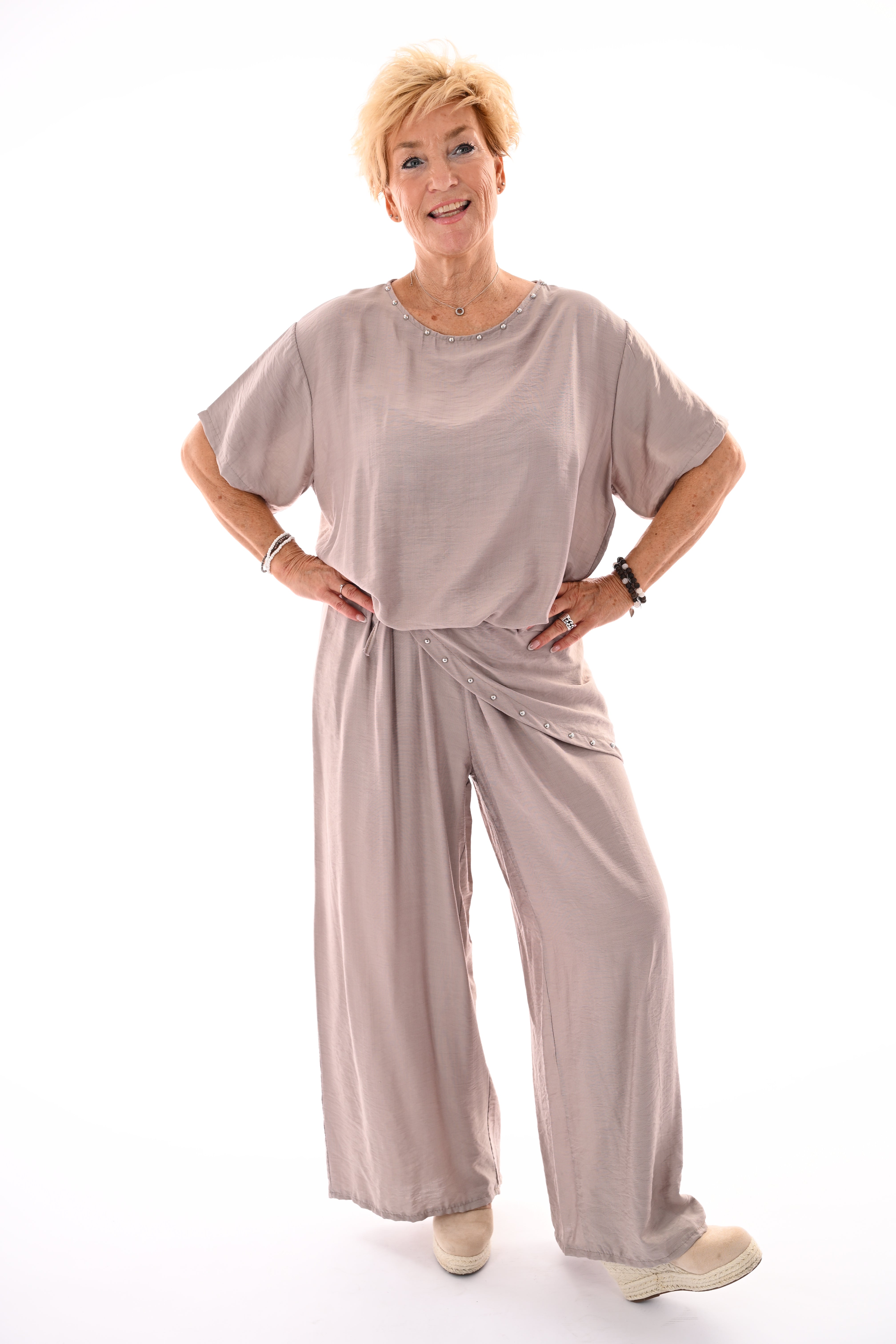 Tweedelig set ronde hals studs taupe