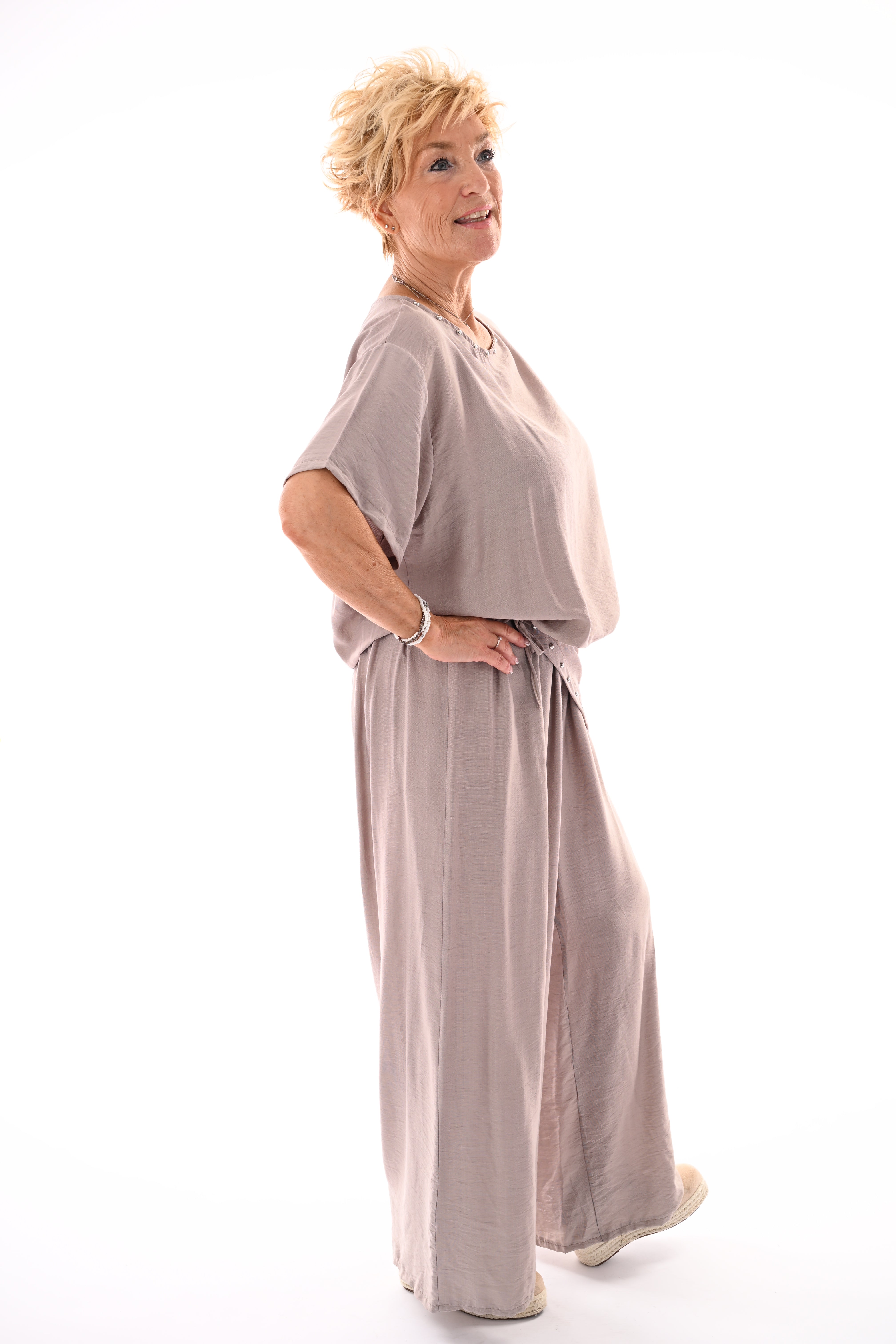 Tweedelig set ronde hals studs taupe