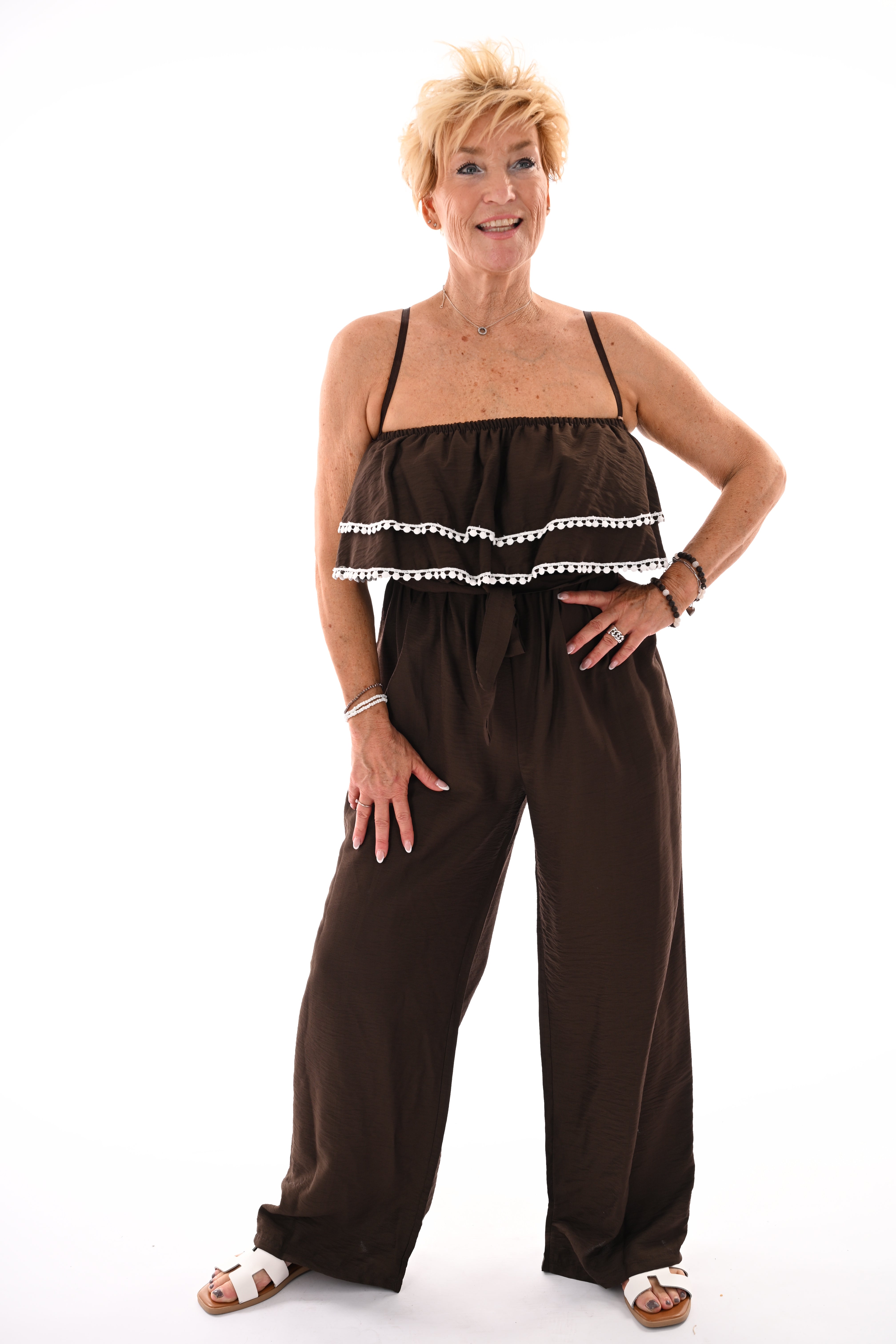 Jumpsuit met kanten randjes donkerbruin