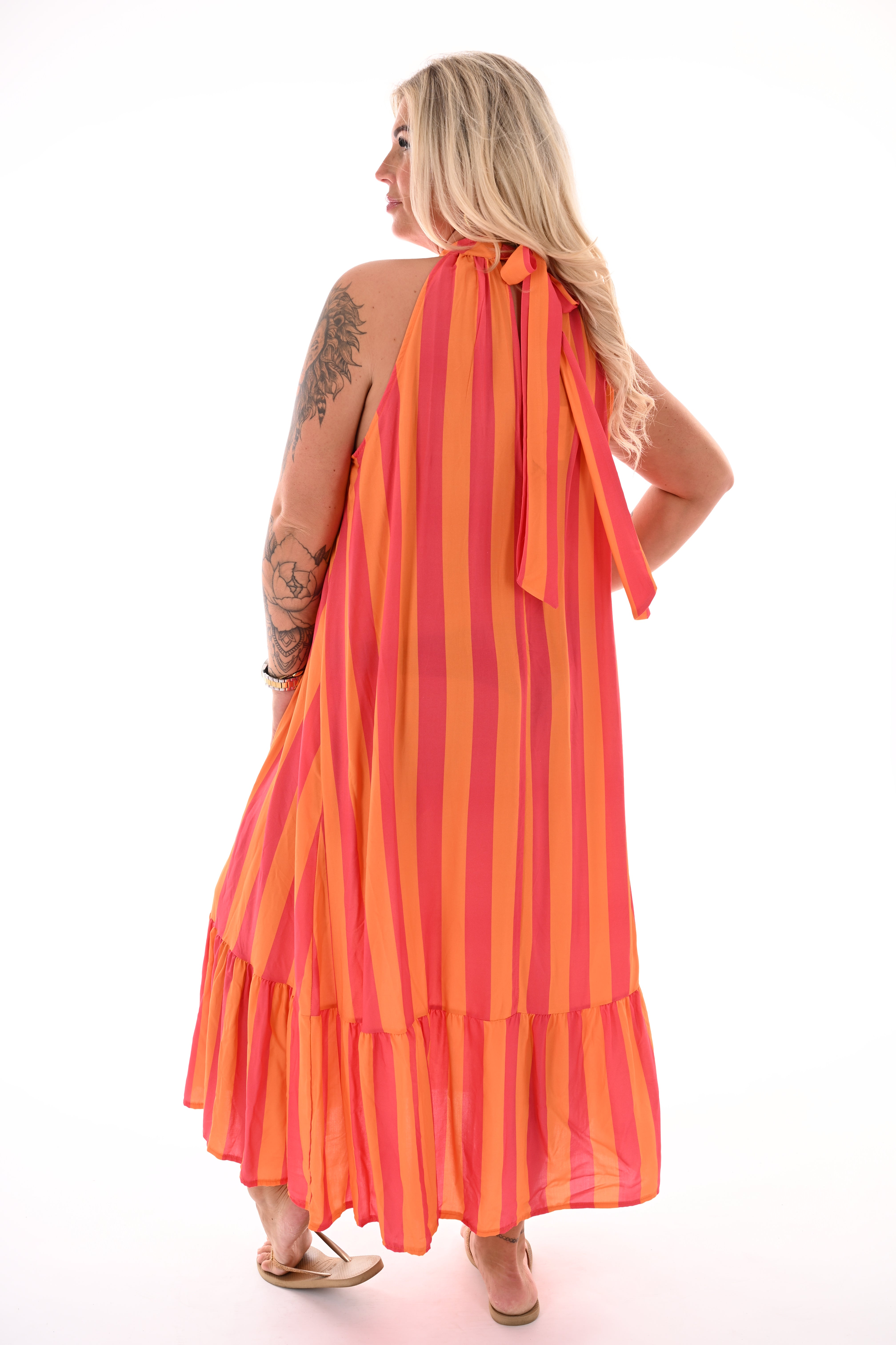 Lange halter jurk met strepen donkerroze/oranje