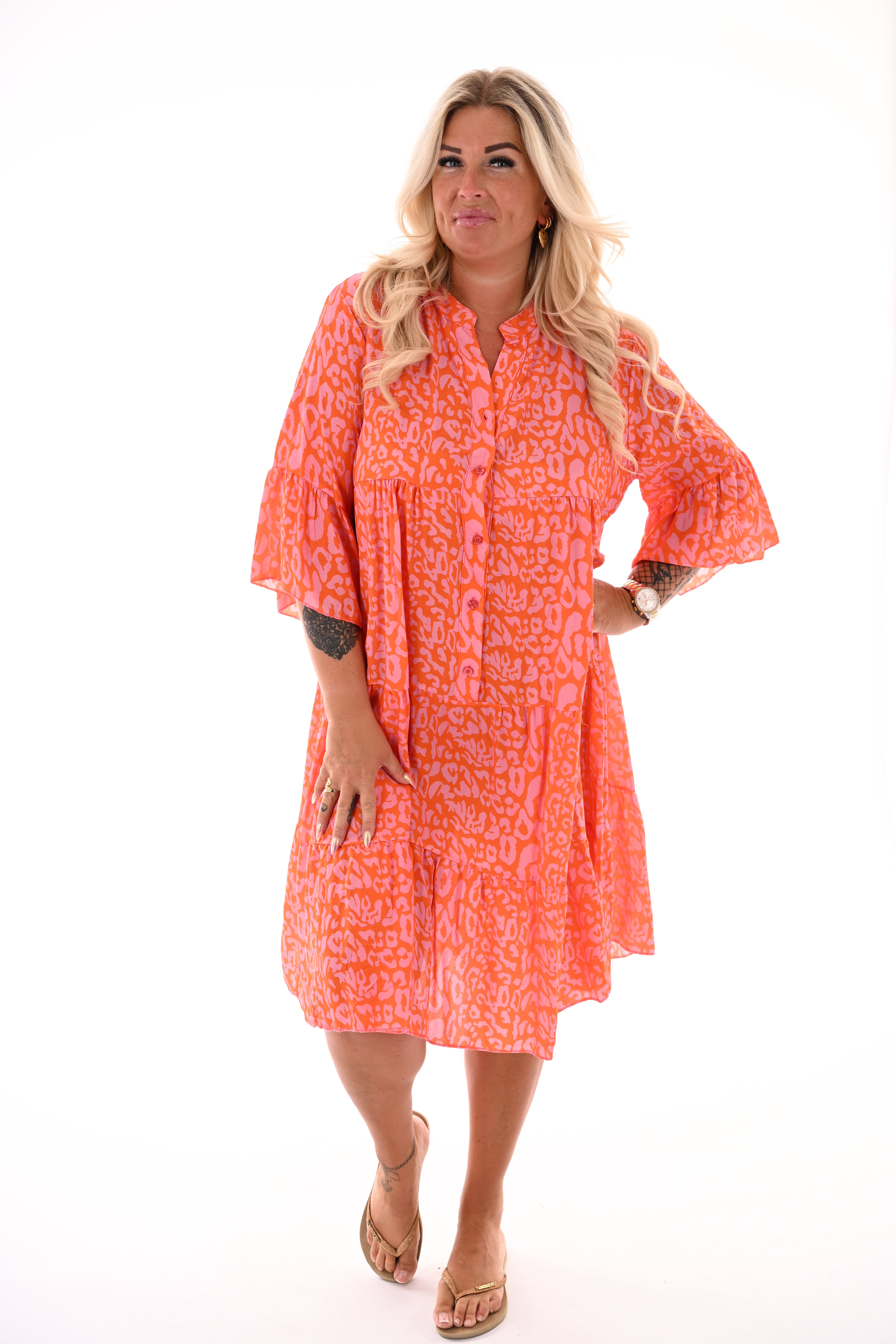 Half lange jurk v-hals stroken print panter oranje