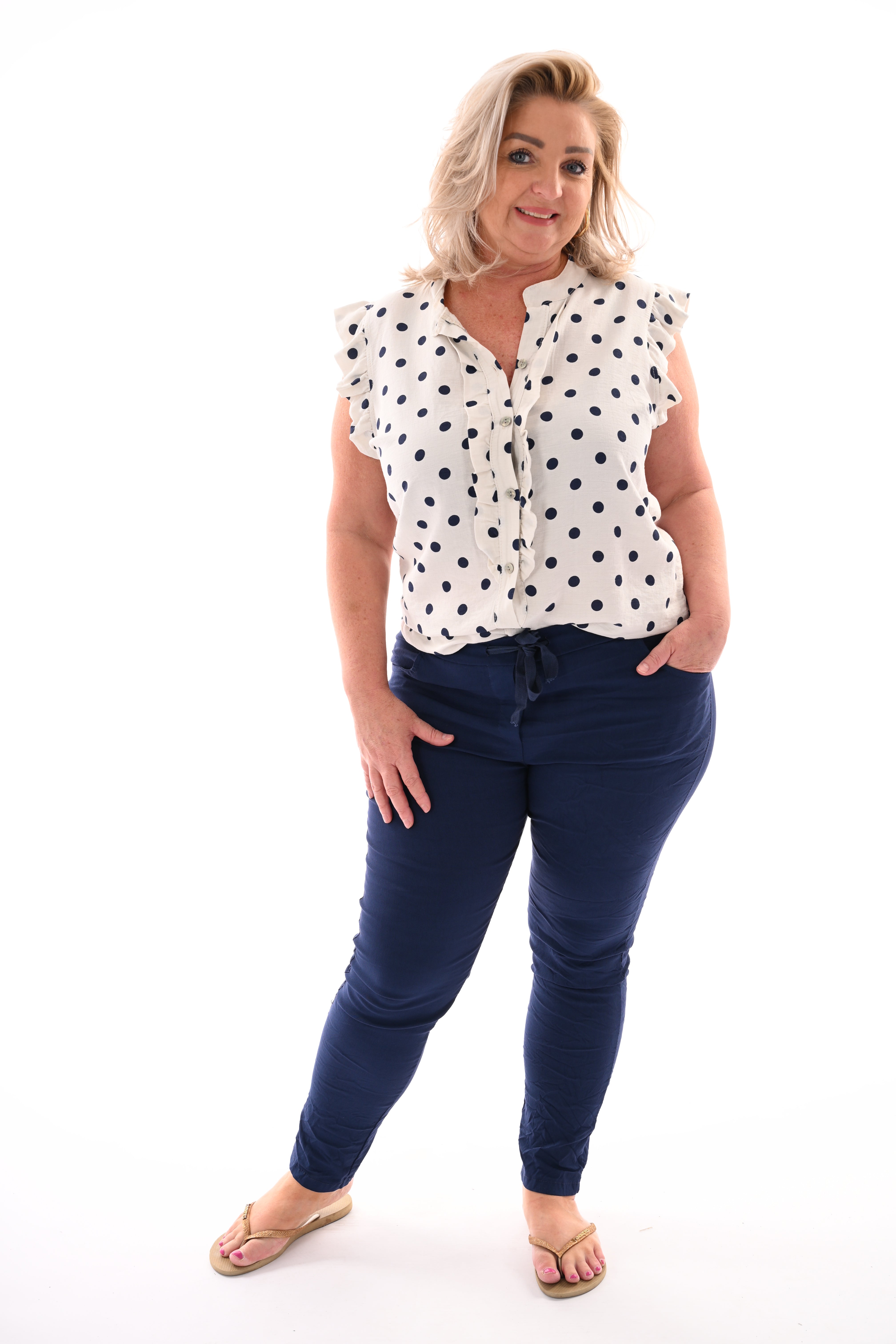 Dots blouse mouwloos met roezels beige