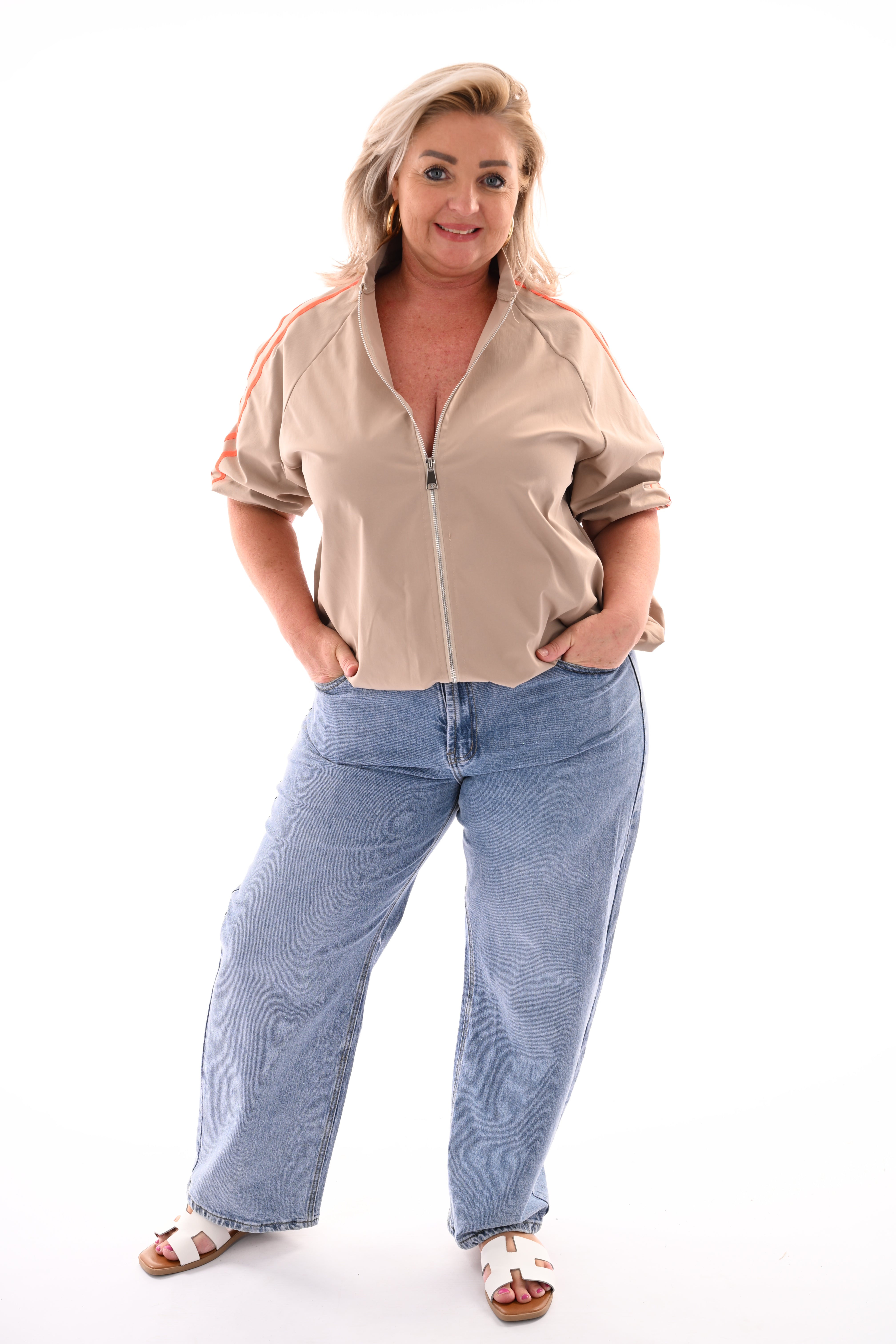 Kort jasje met bies korte mouwen beige/oranje