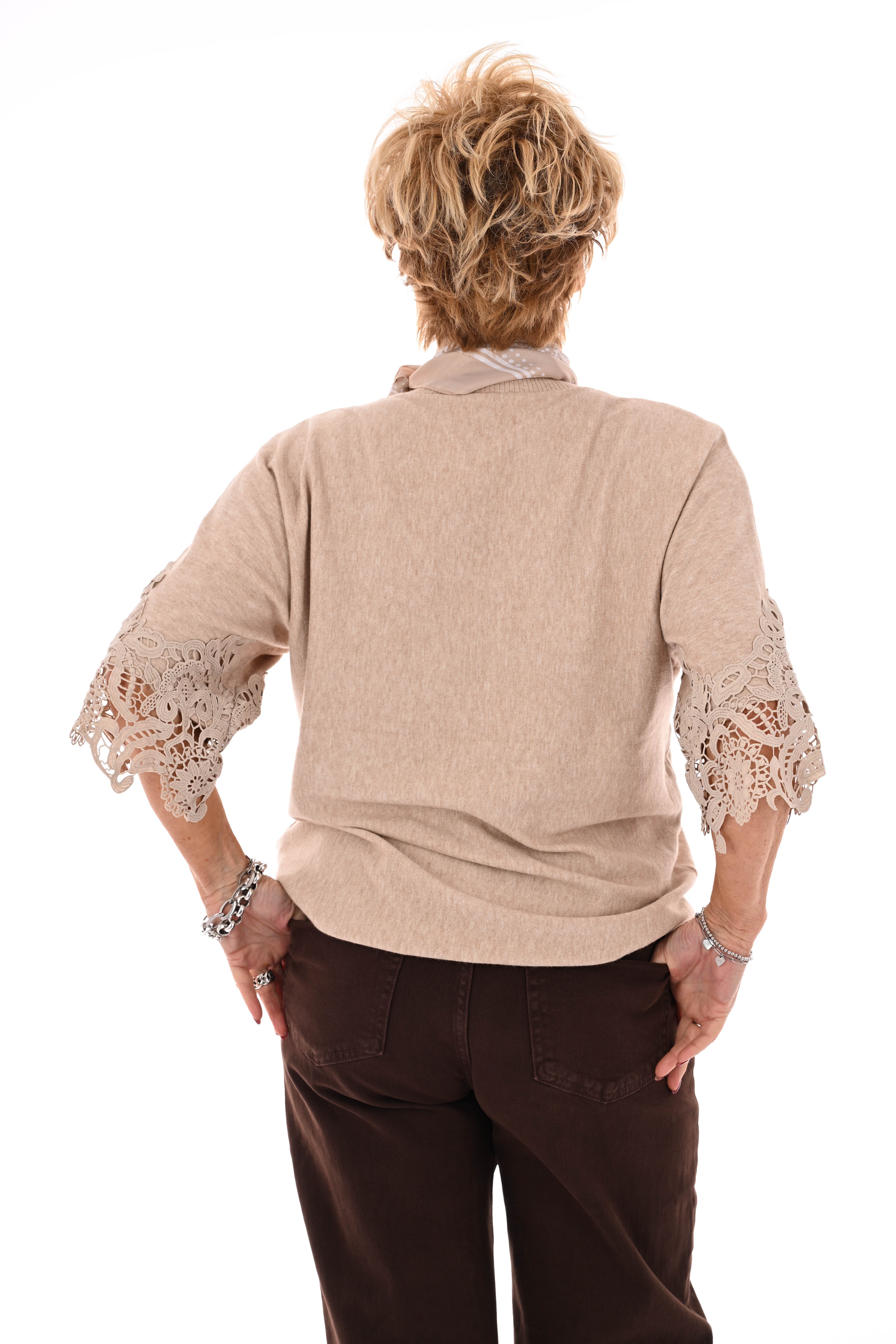 Trui broderie mouwdetail beige