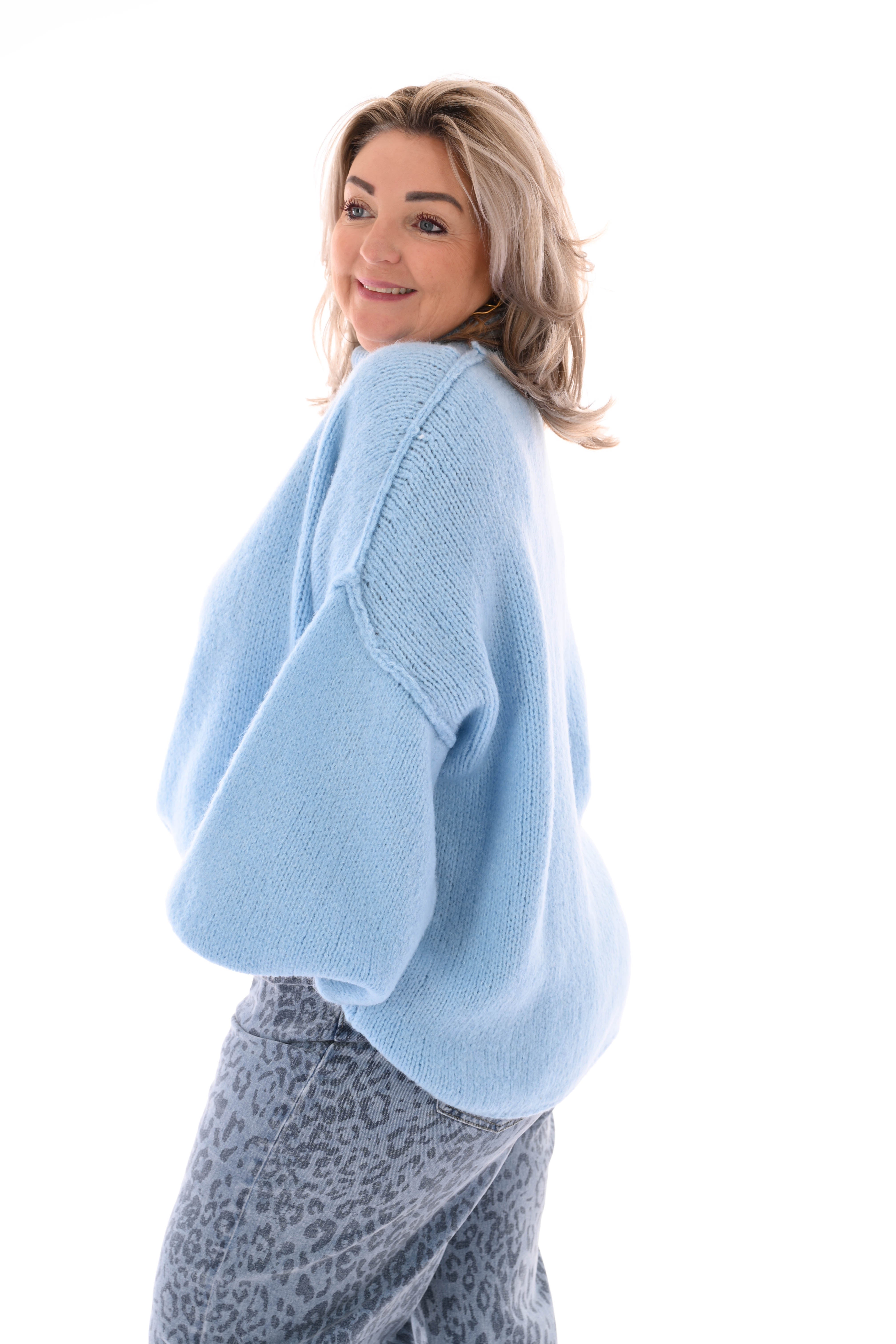 Gebreide trui turtle neck met pofmouwen lichtblauw