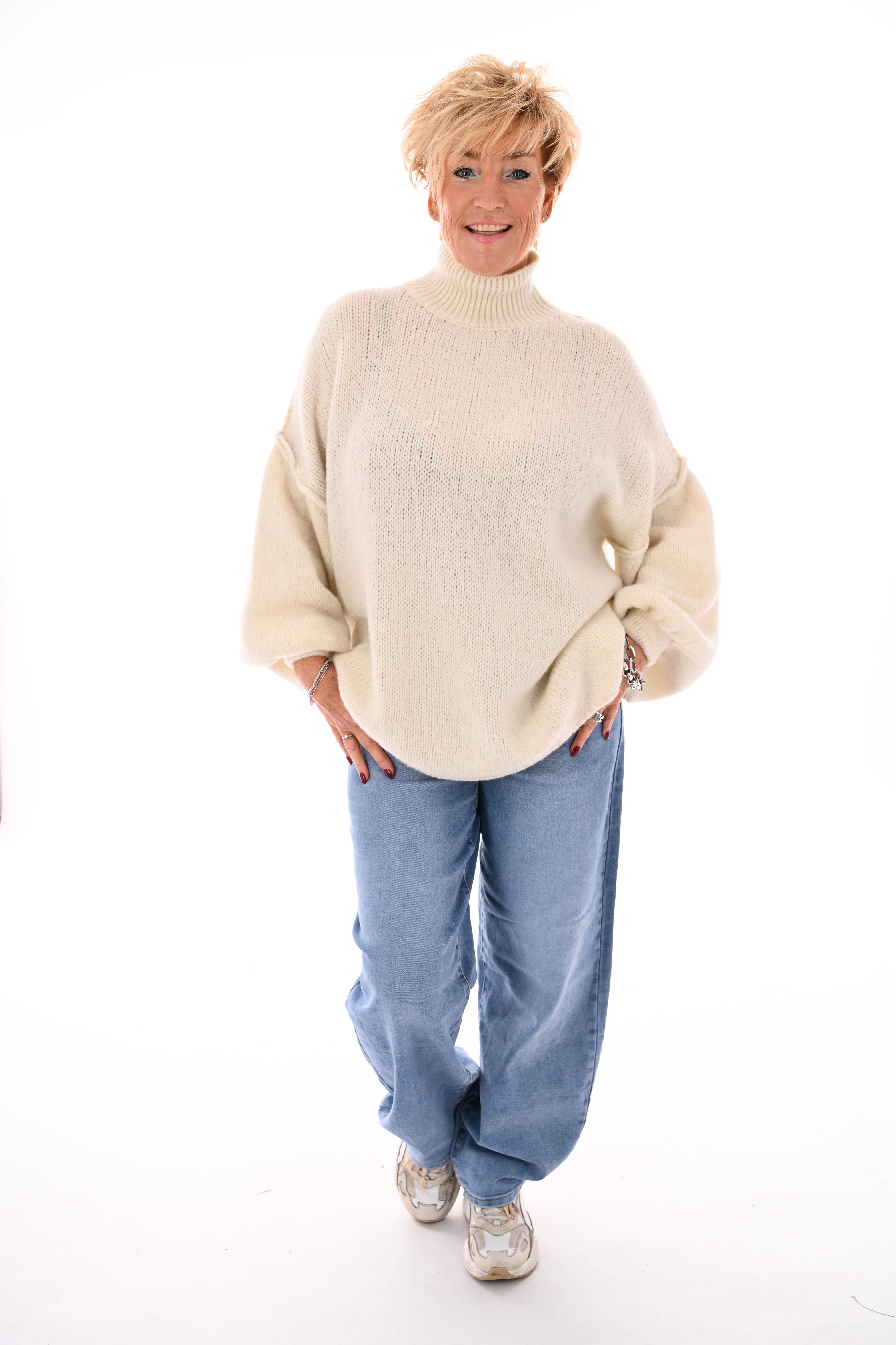 Gebreide trui turtle neck met pofmouwen roomwit