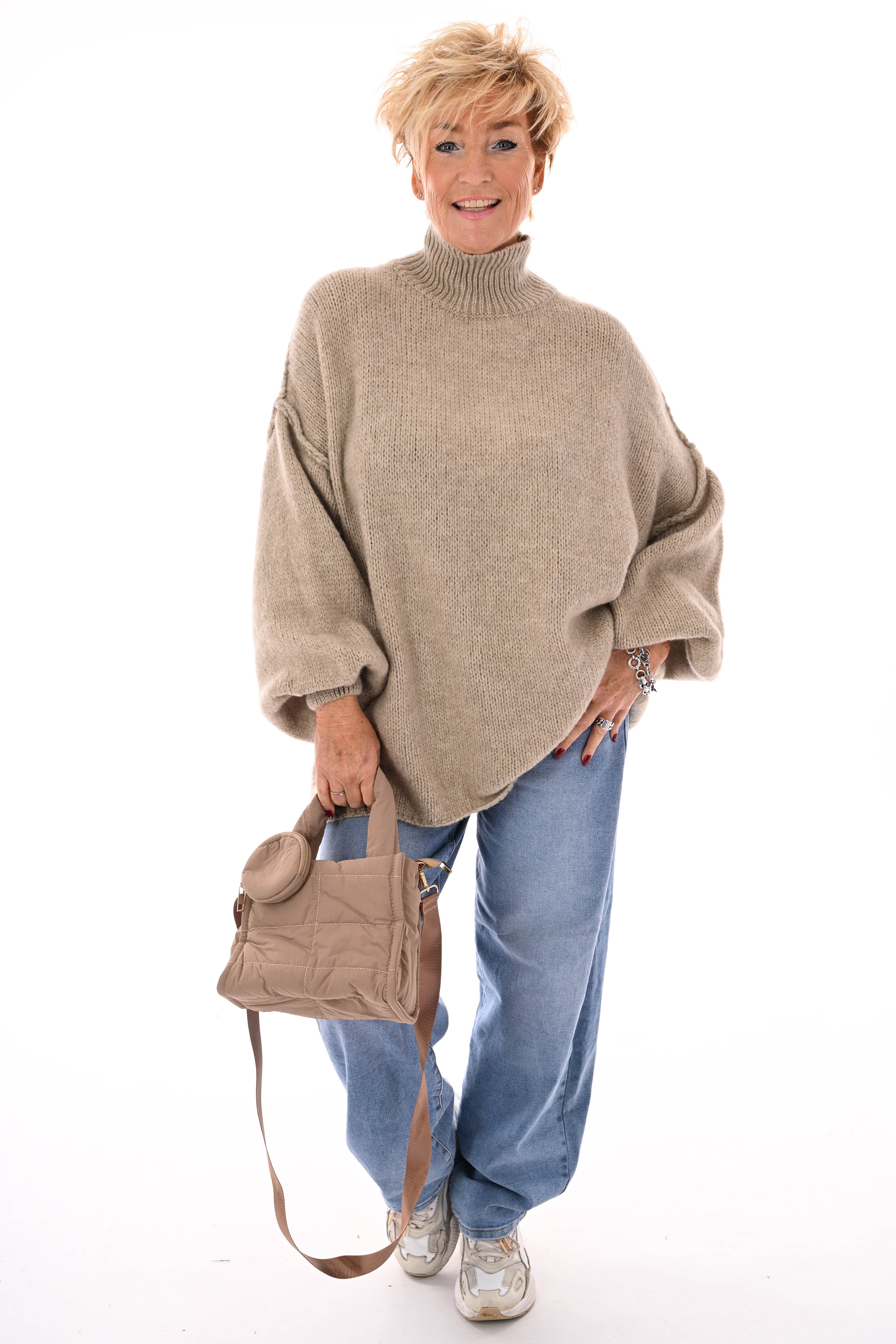 Gebreide trui turtle neck met pofmouwen beige