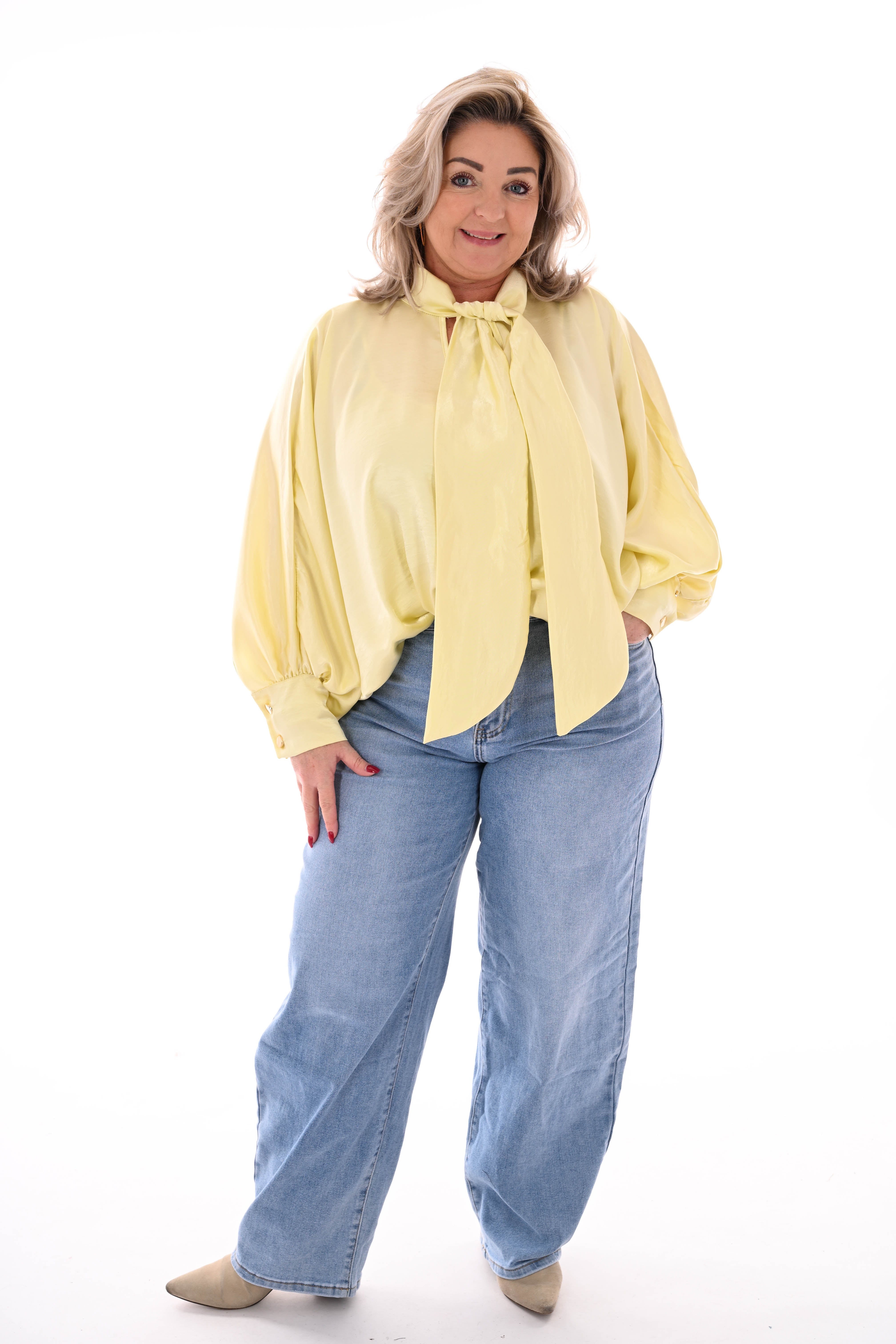 Silky blouse met strik lichtgeel