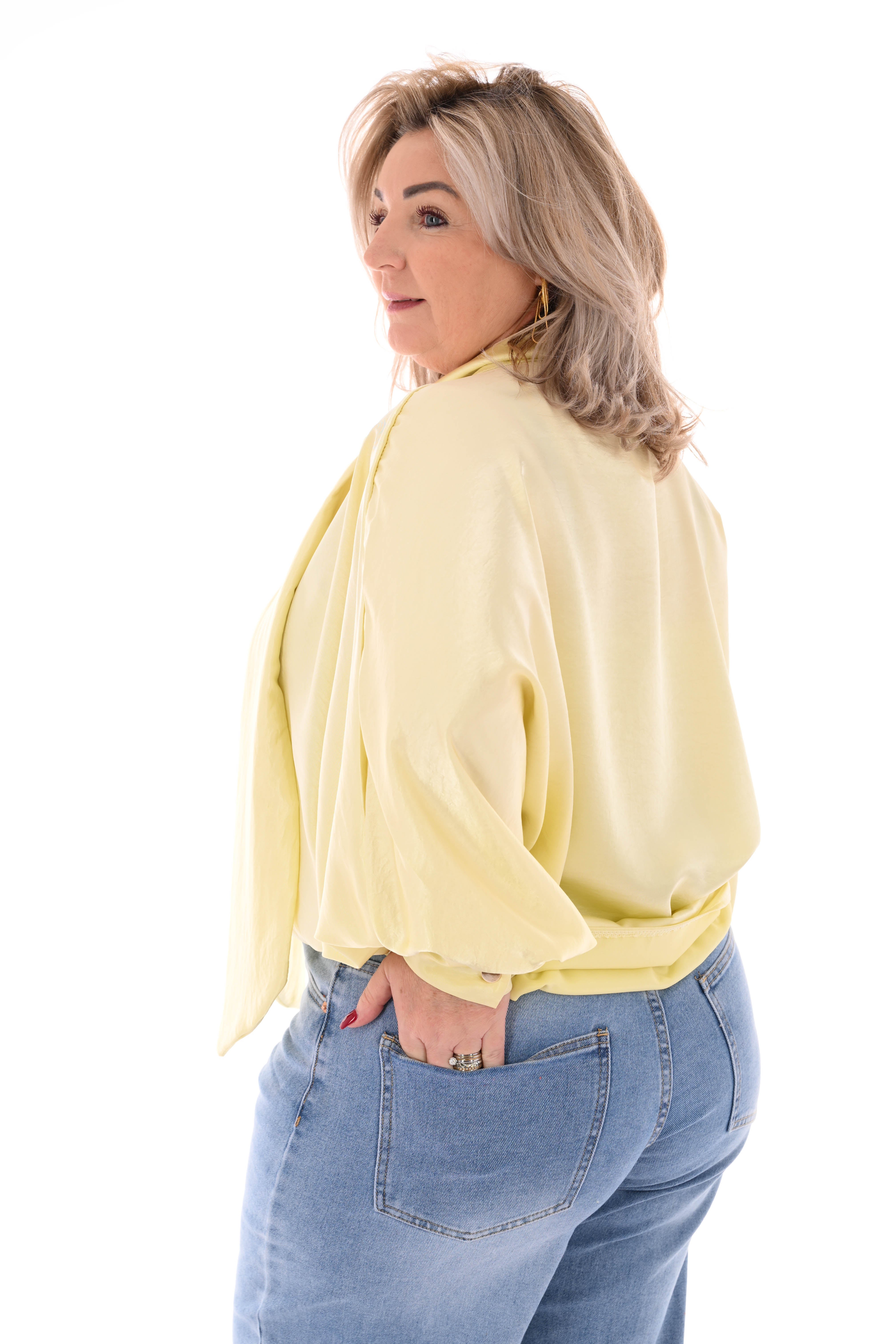 Silky blouse met strik lichtgeel