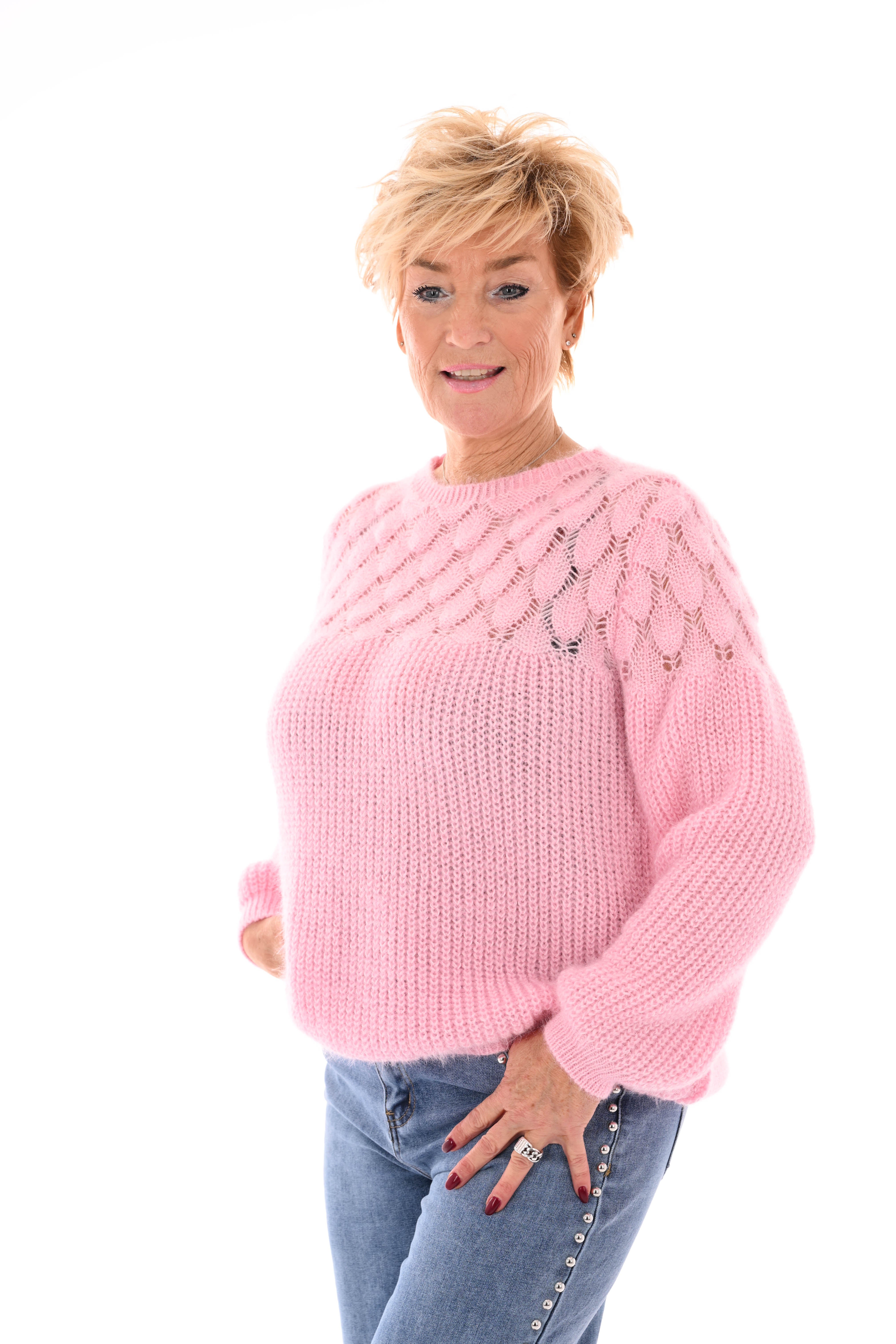 Gehaakte trui hals detail lichtroze