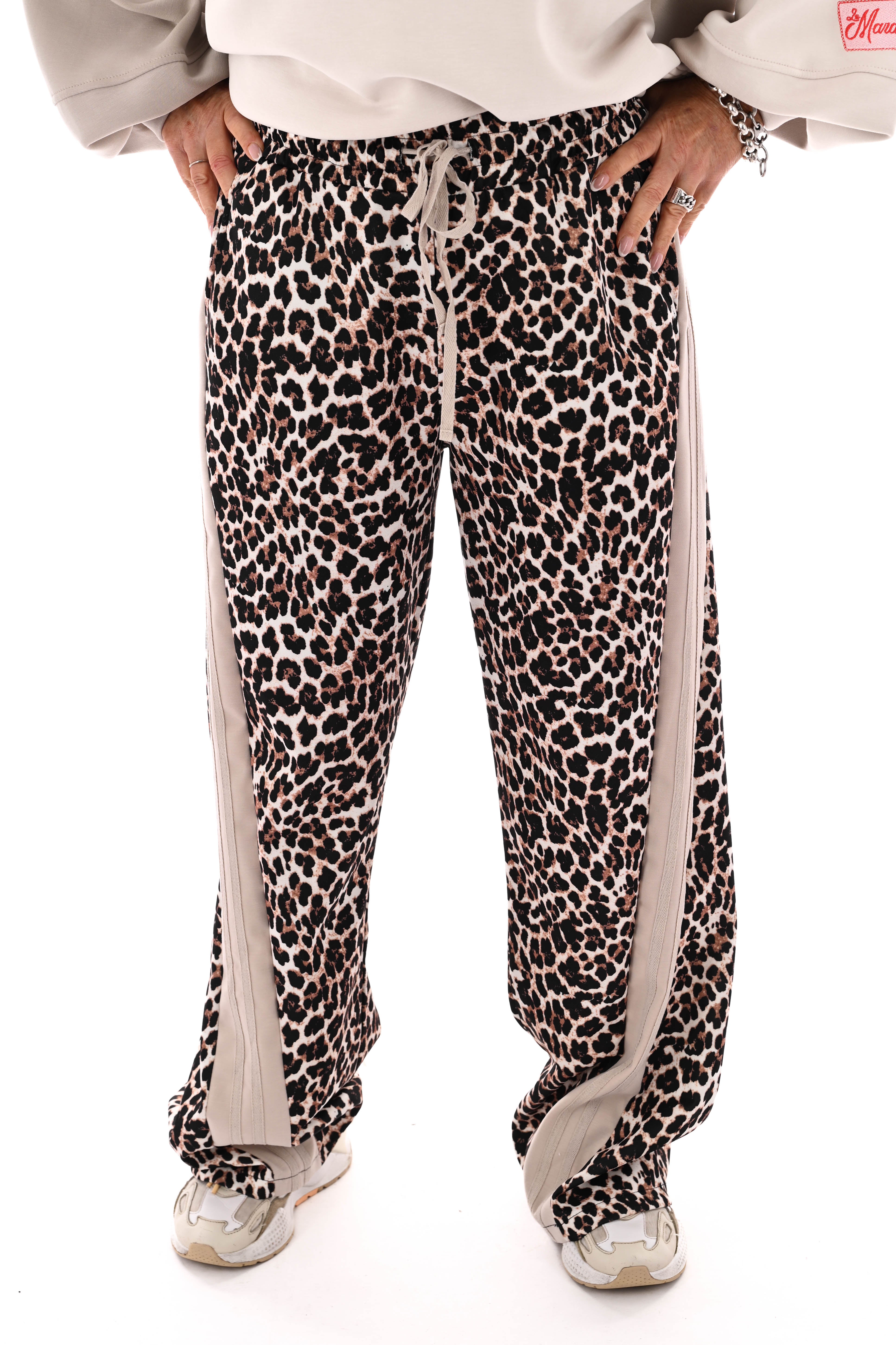 Wijde panterprint broek brede bies beige