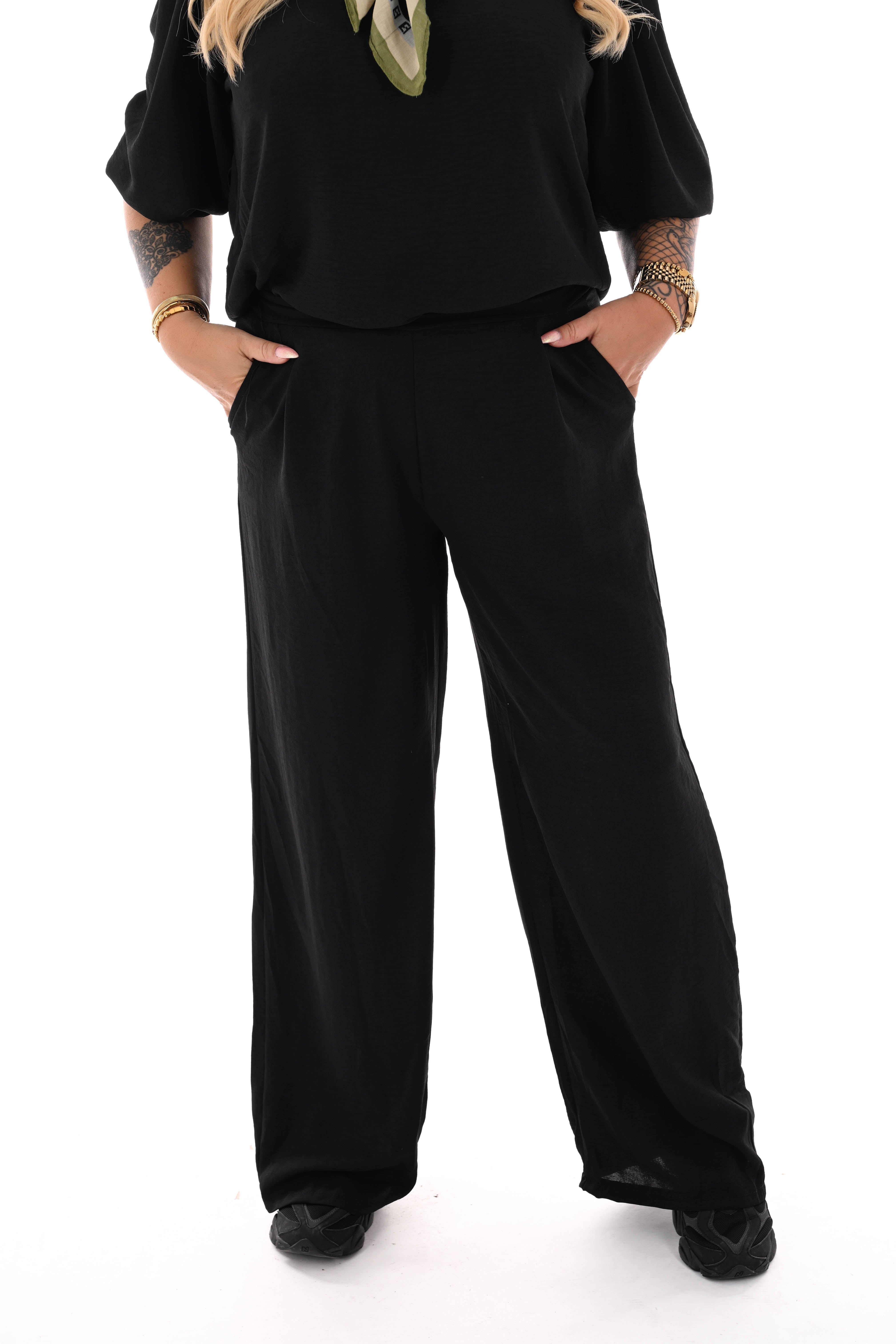 Tweedelig pak 3/4e pofmouwen uni zwart