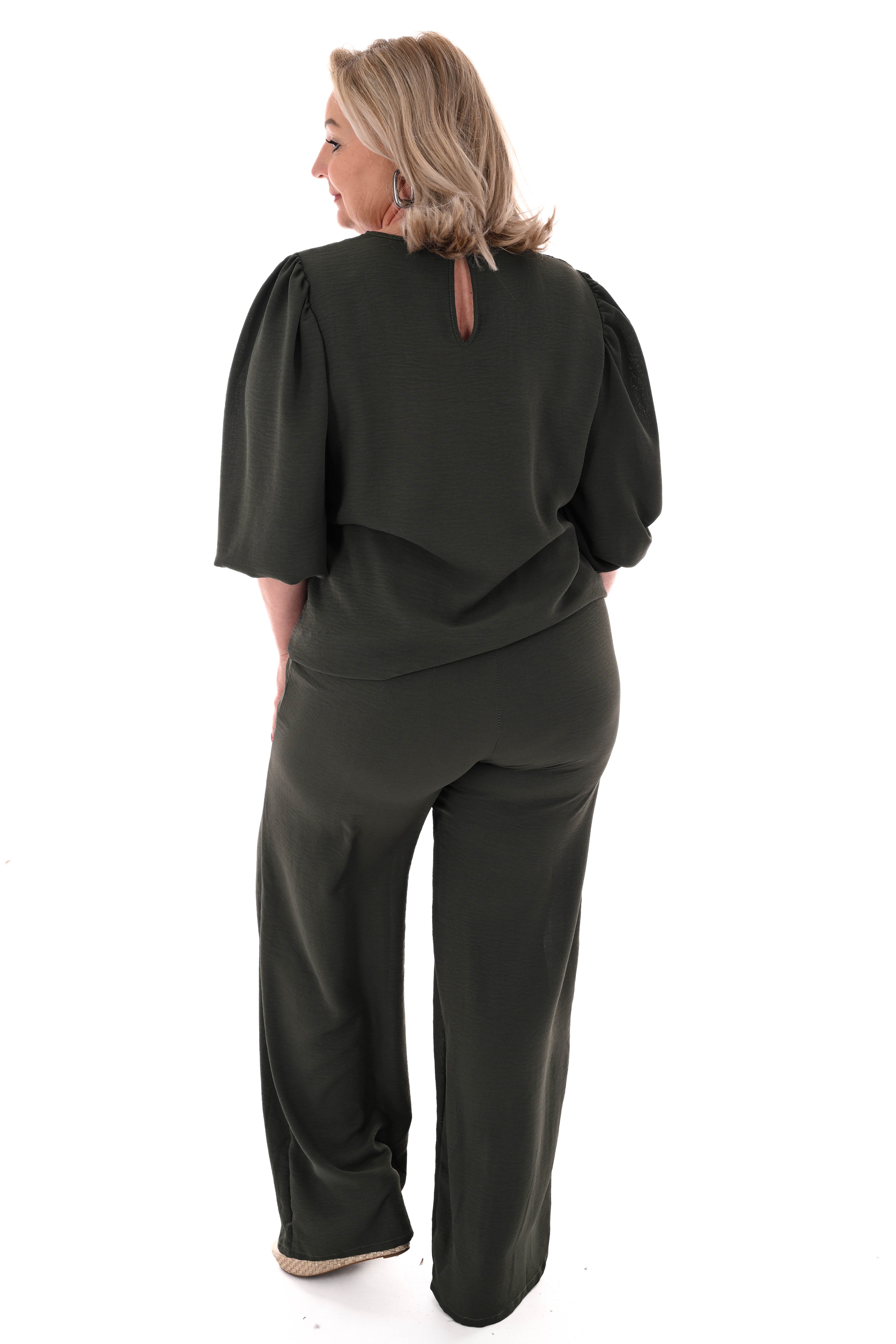 Tweedelig pak 3/4e pofmouwen uni legergroen