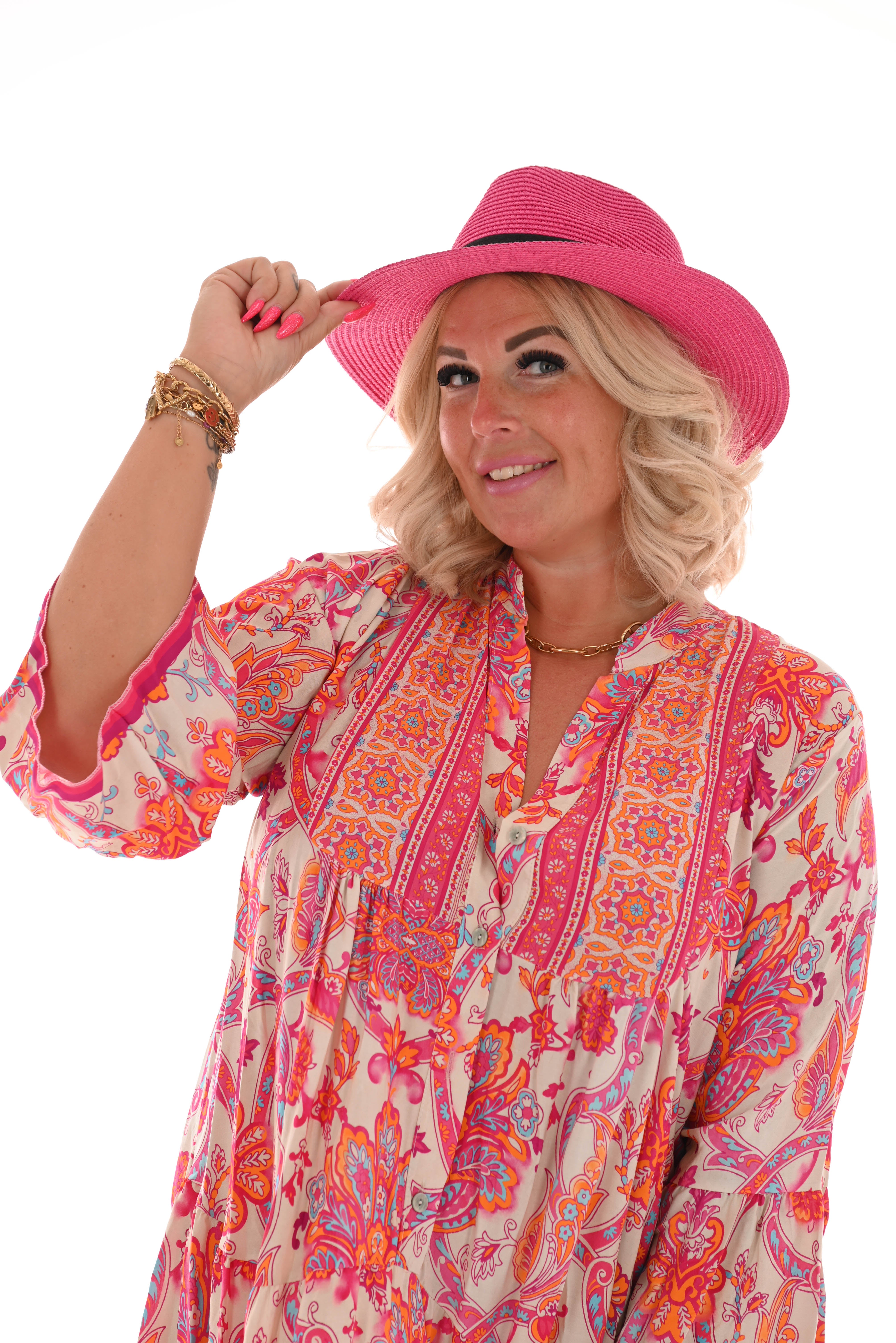 Hoed met bij fuchsia