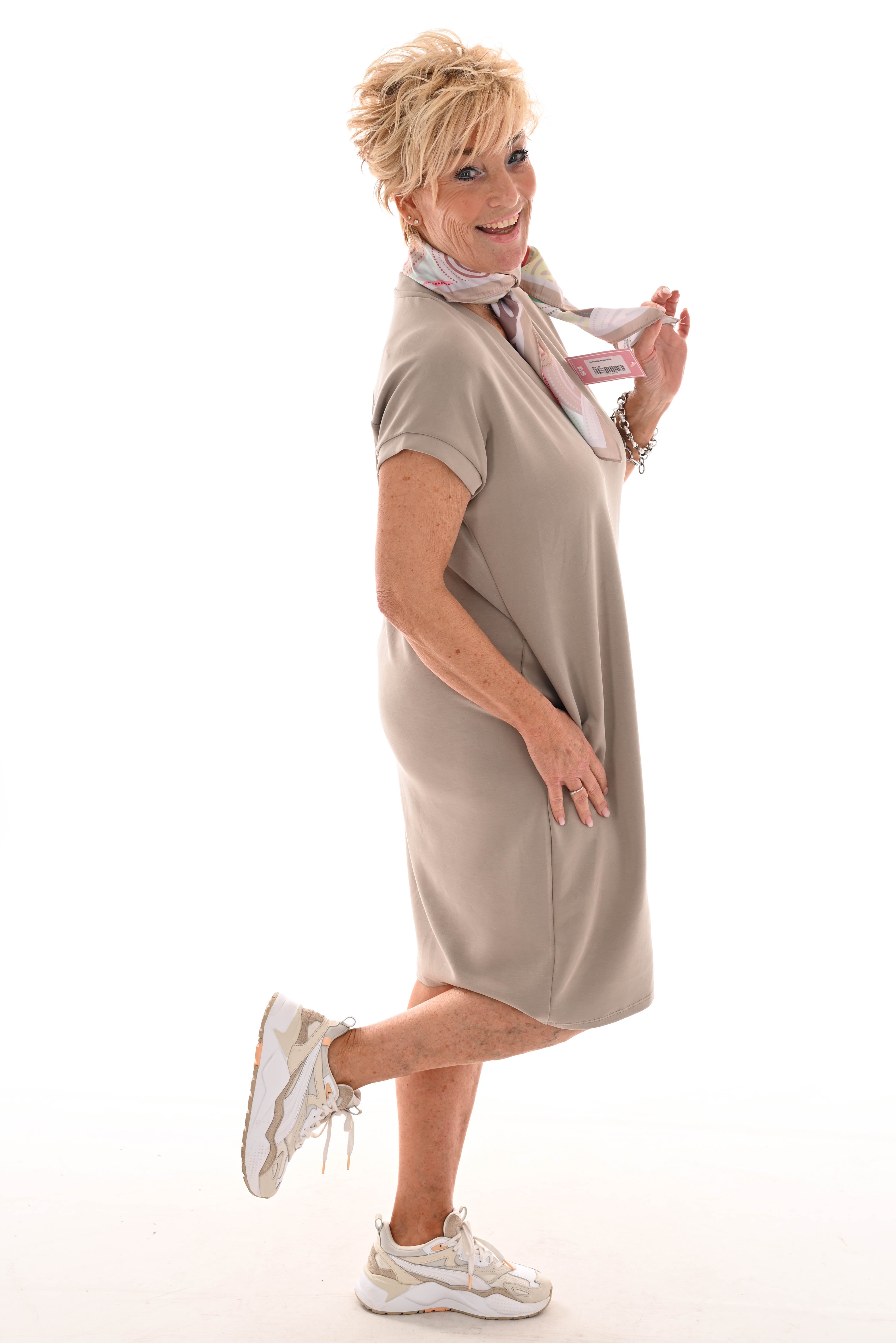 Korte t-shirt dress v-hals uni taupe