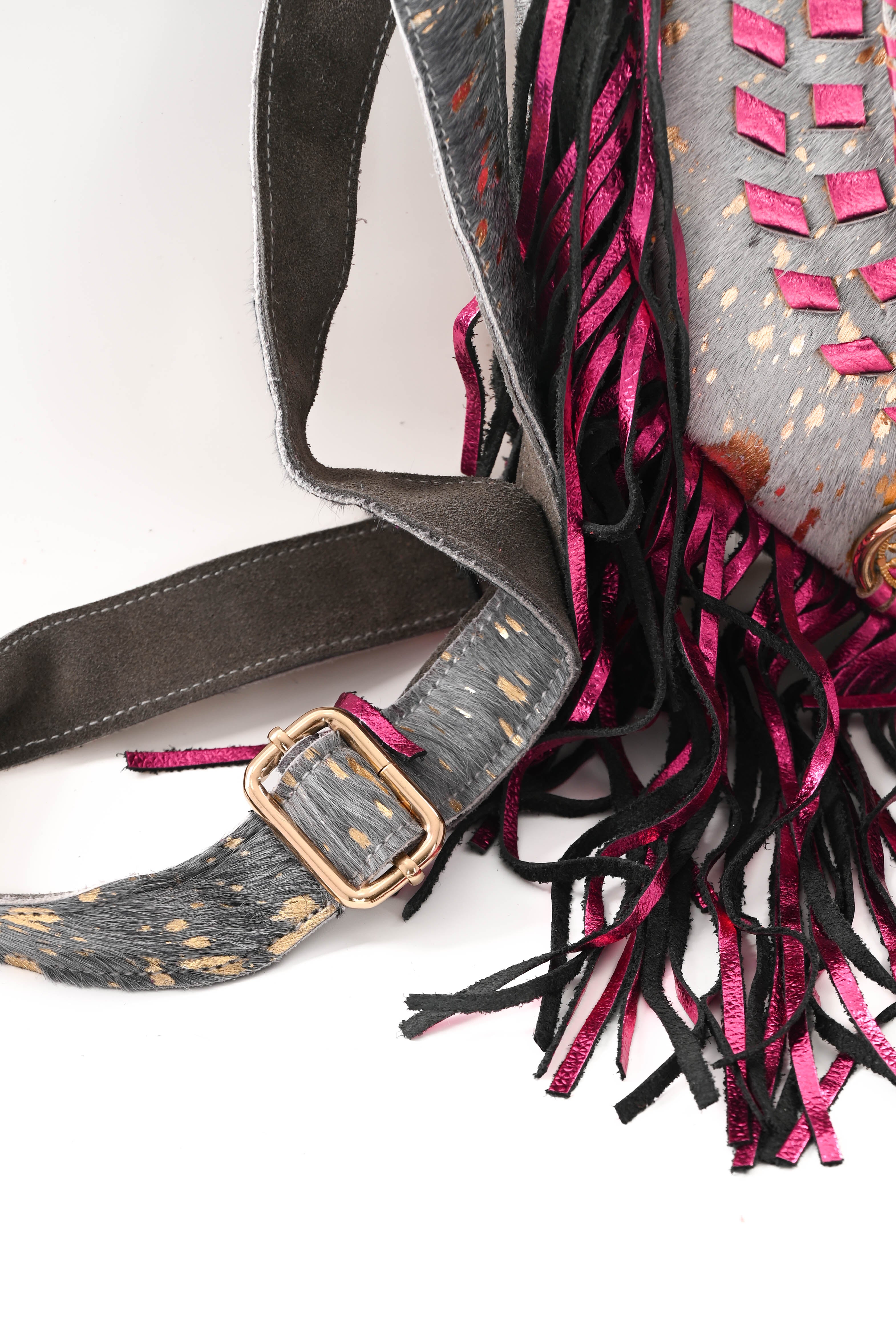 Ibiza stijl tas met franjes fuchsia/zwart