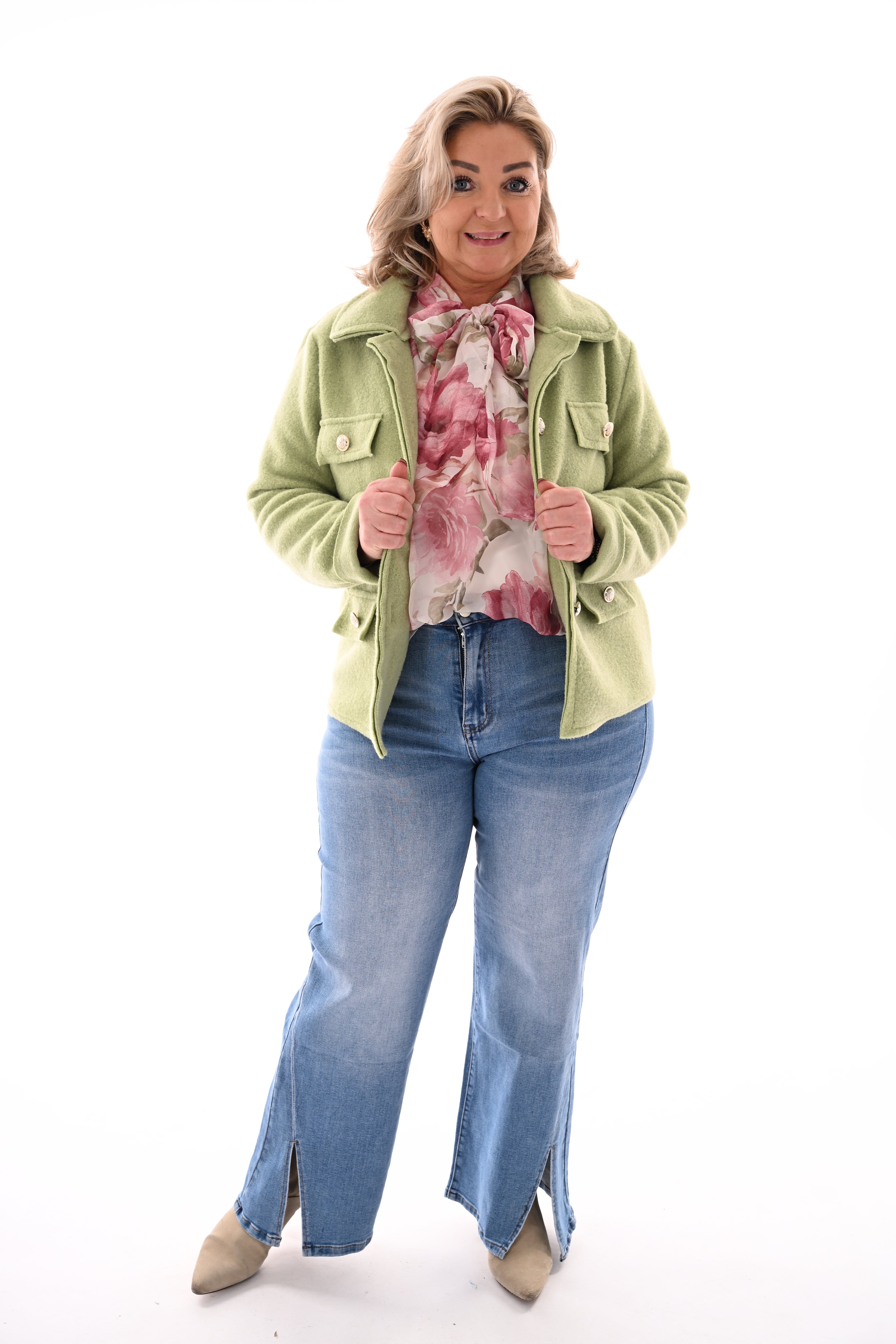 Kort jasje met knopen pistache