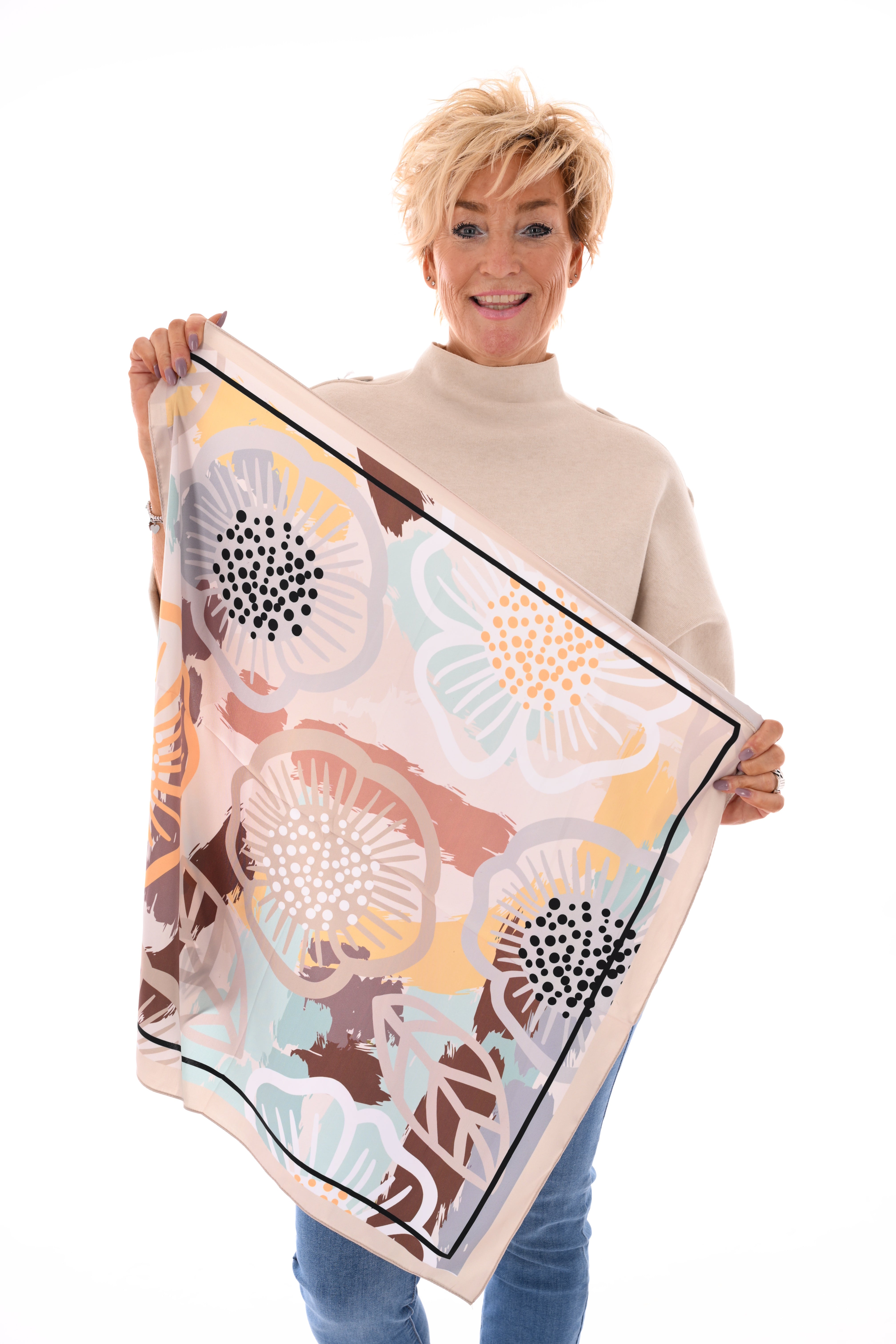 Kort sjaaltje flower art beige