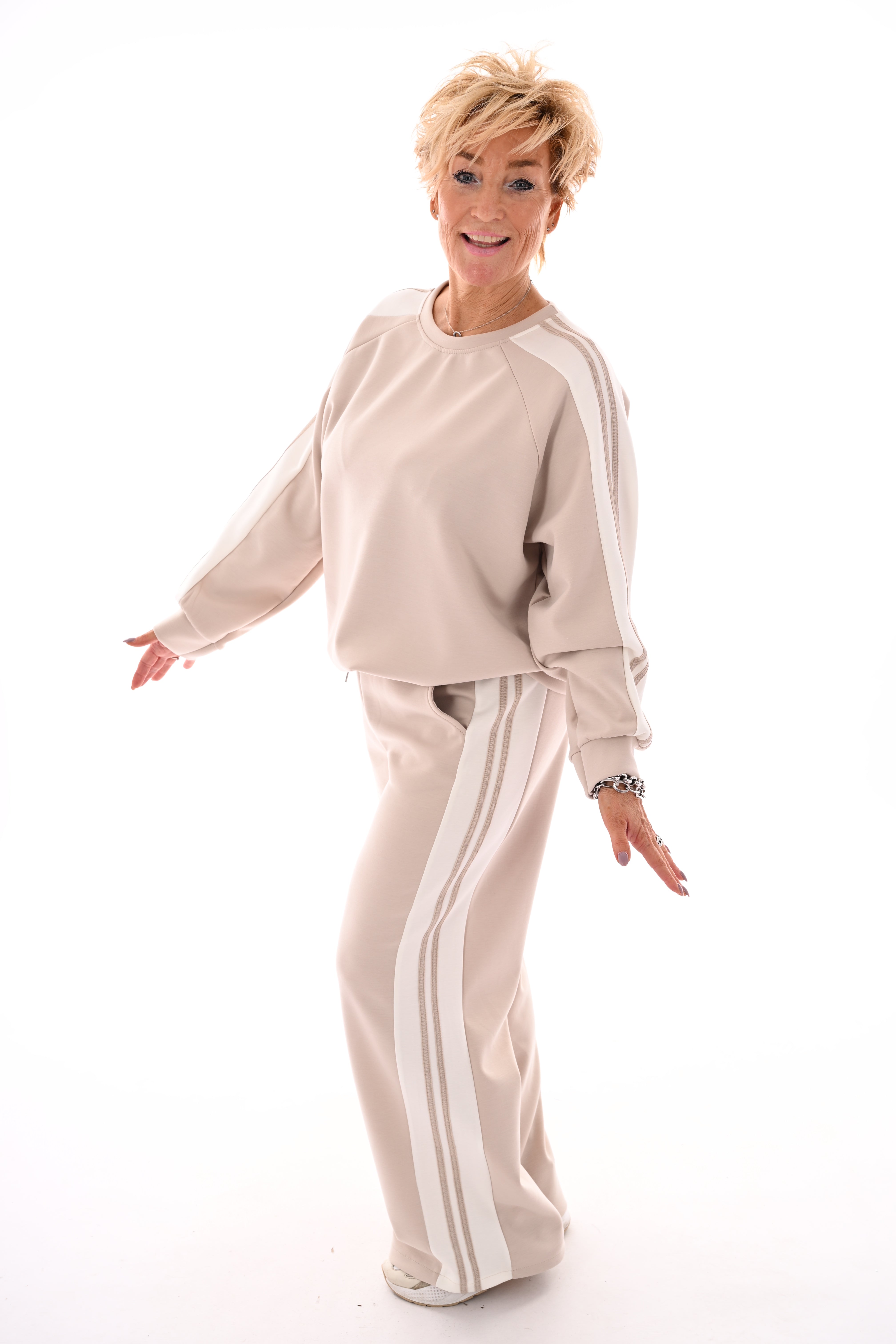 Tweedelig pak met bies beige