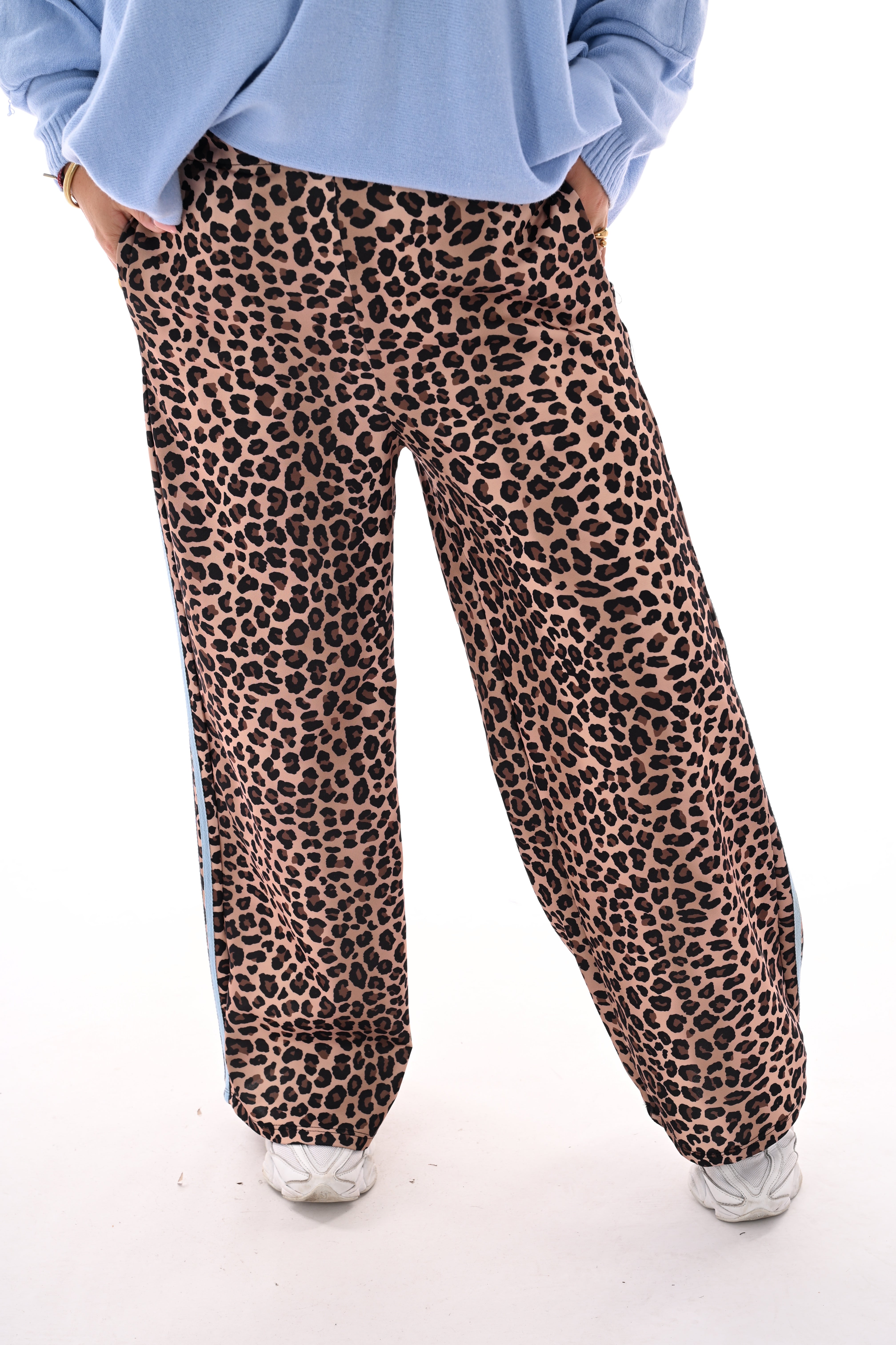 Wijde broek panterprint camel/lichtblauw