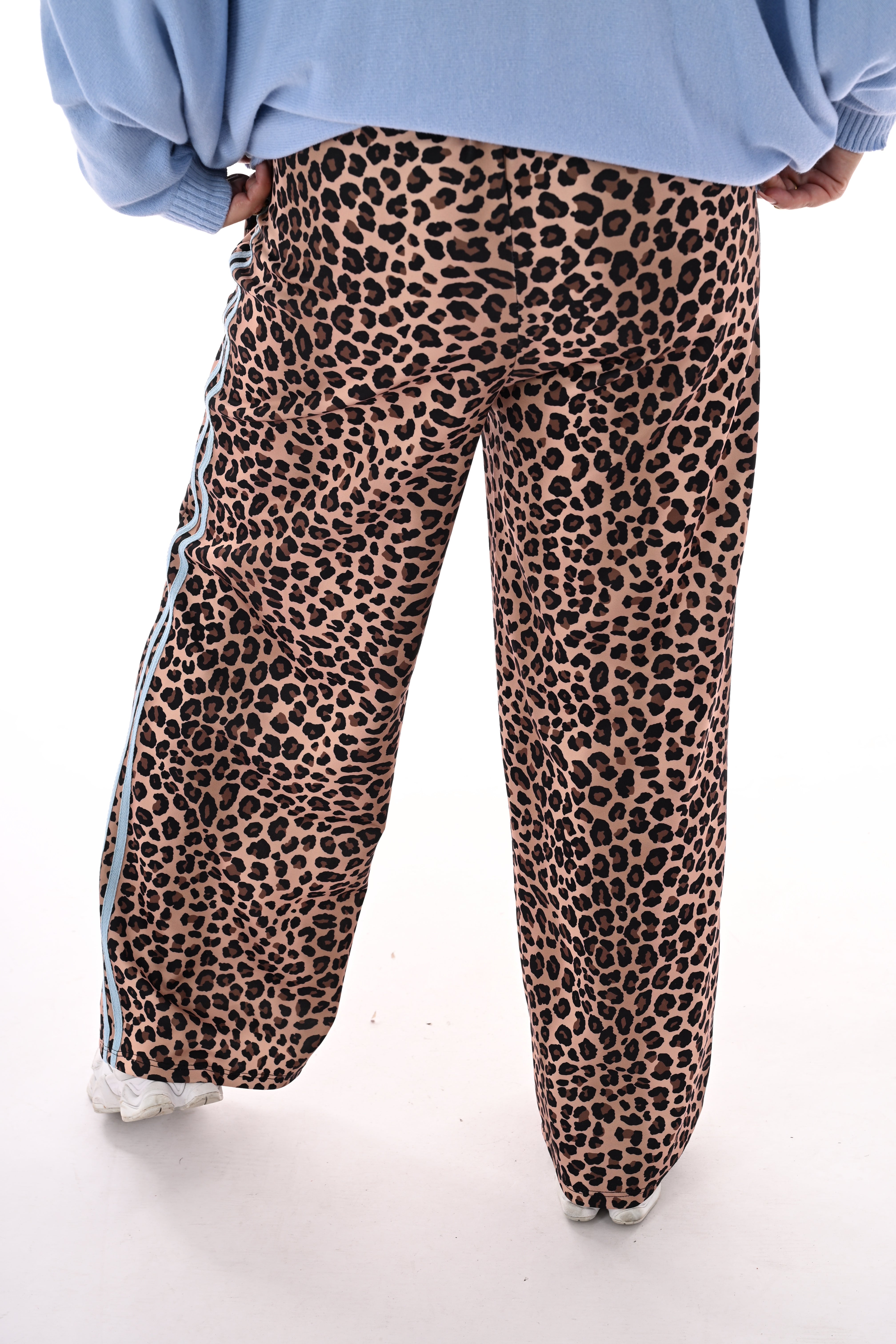 Wijde broek panterprint camel/lichtblauw