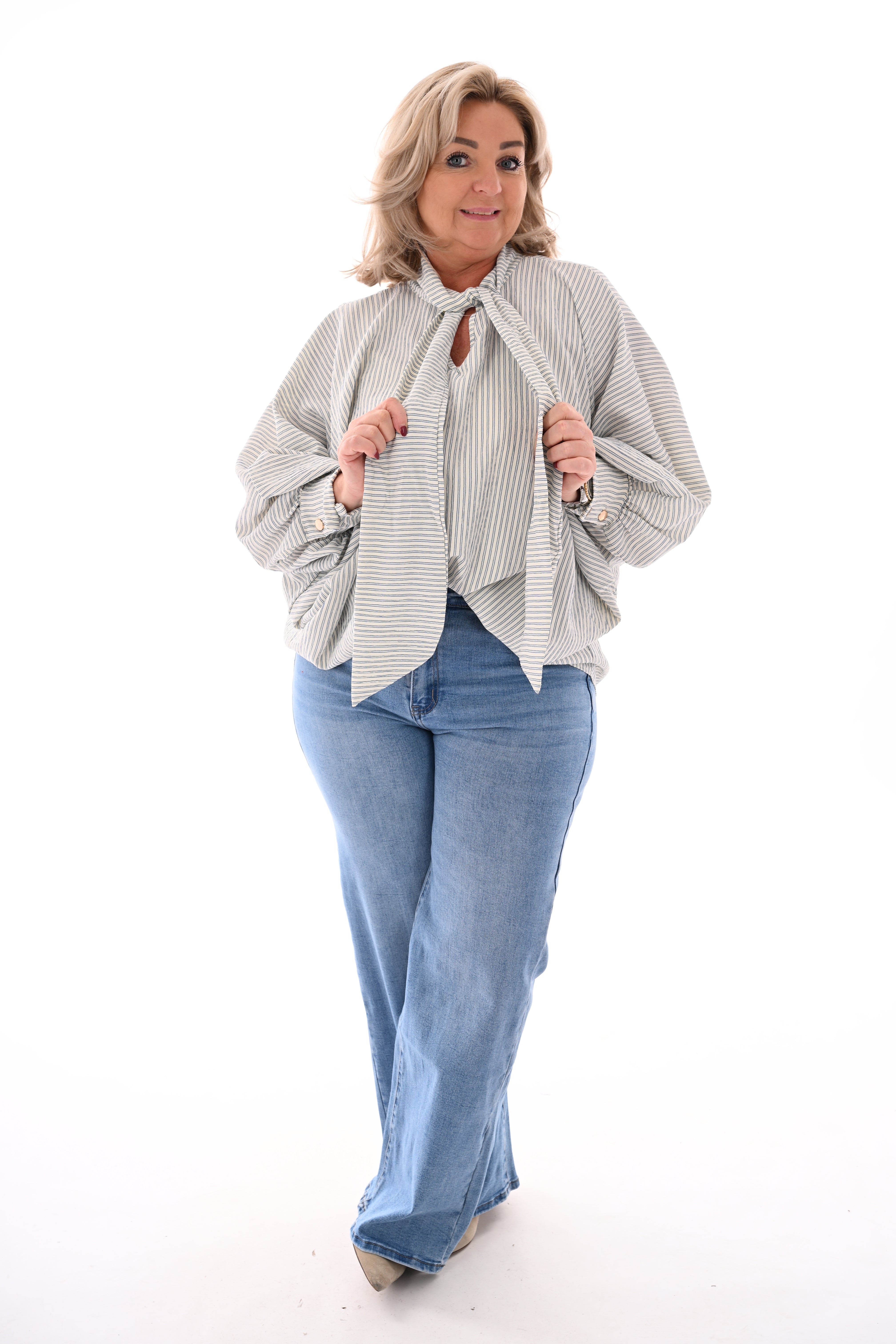 Blouse vleermuis met streepjes en strik creme/blauw