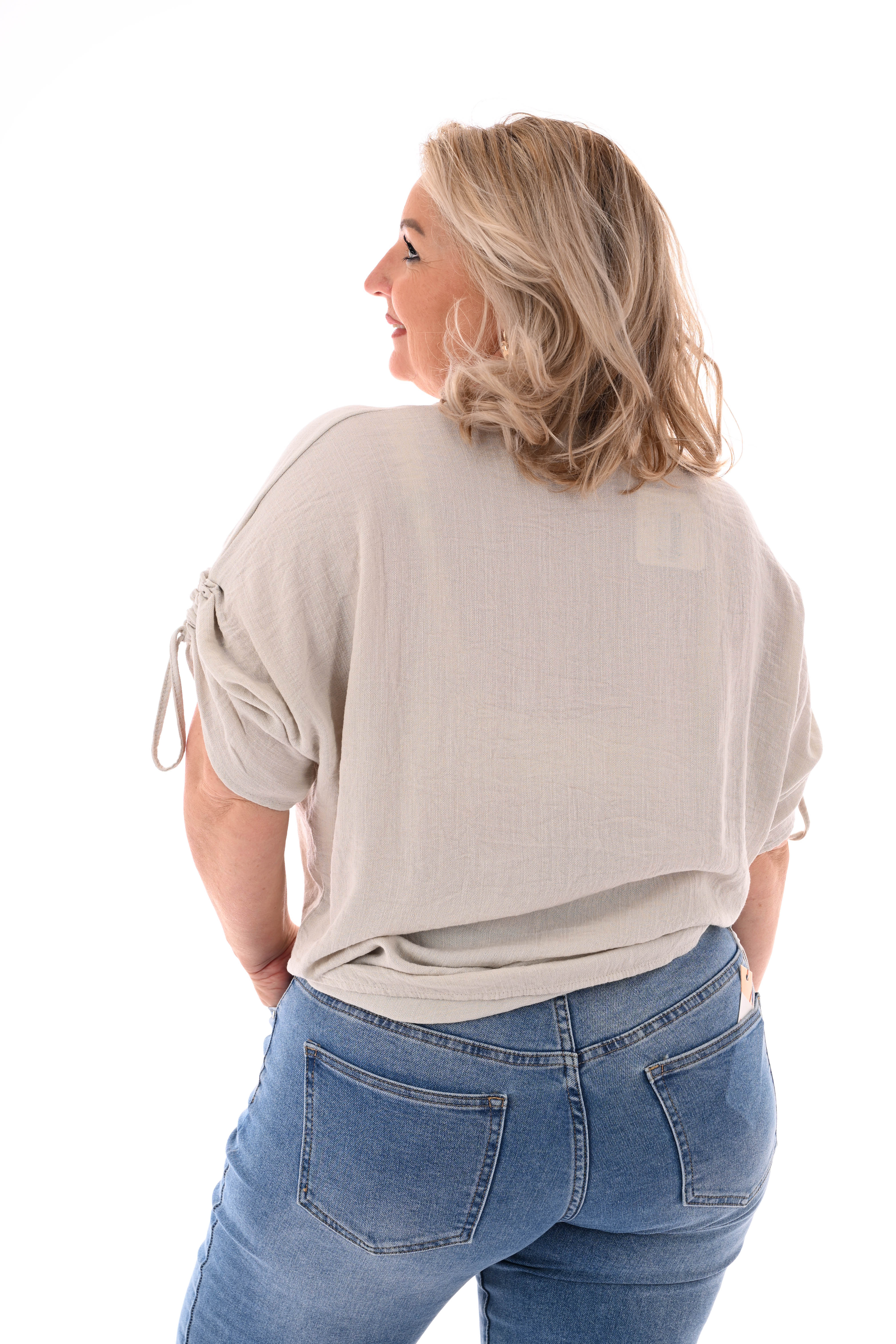 Top strik en knoopjes beige