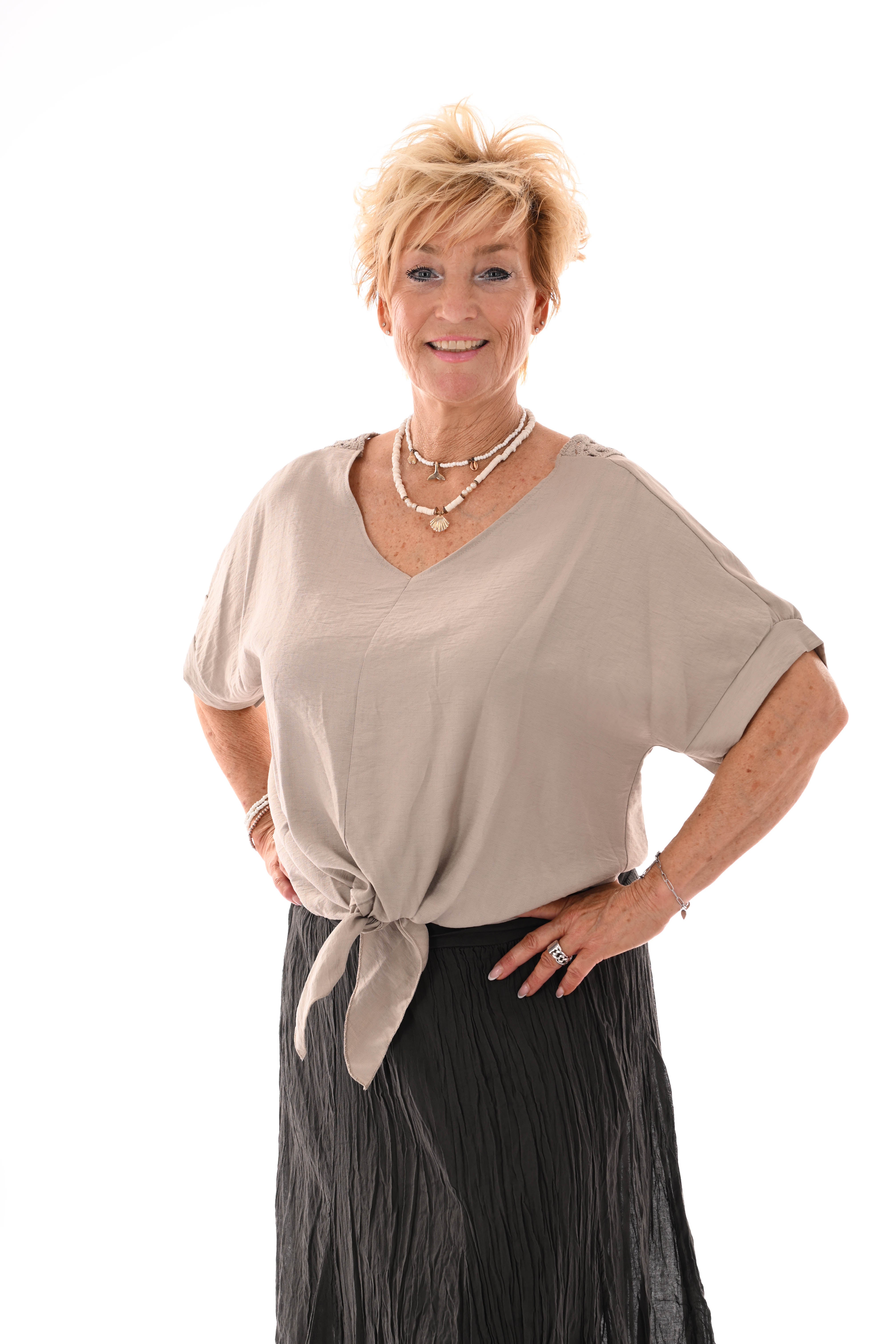 Top gehaakte rug met knoop taupe