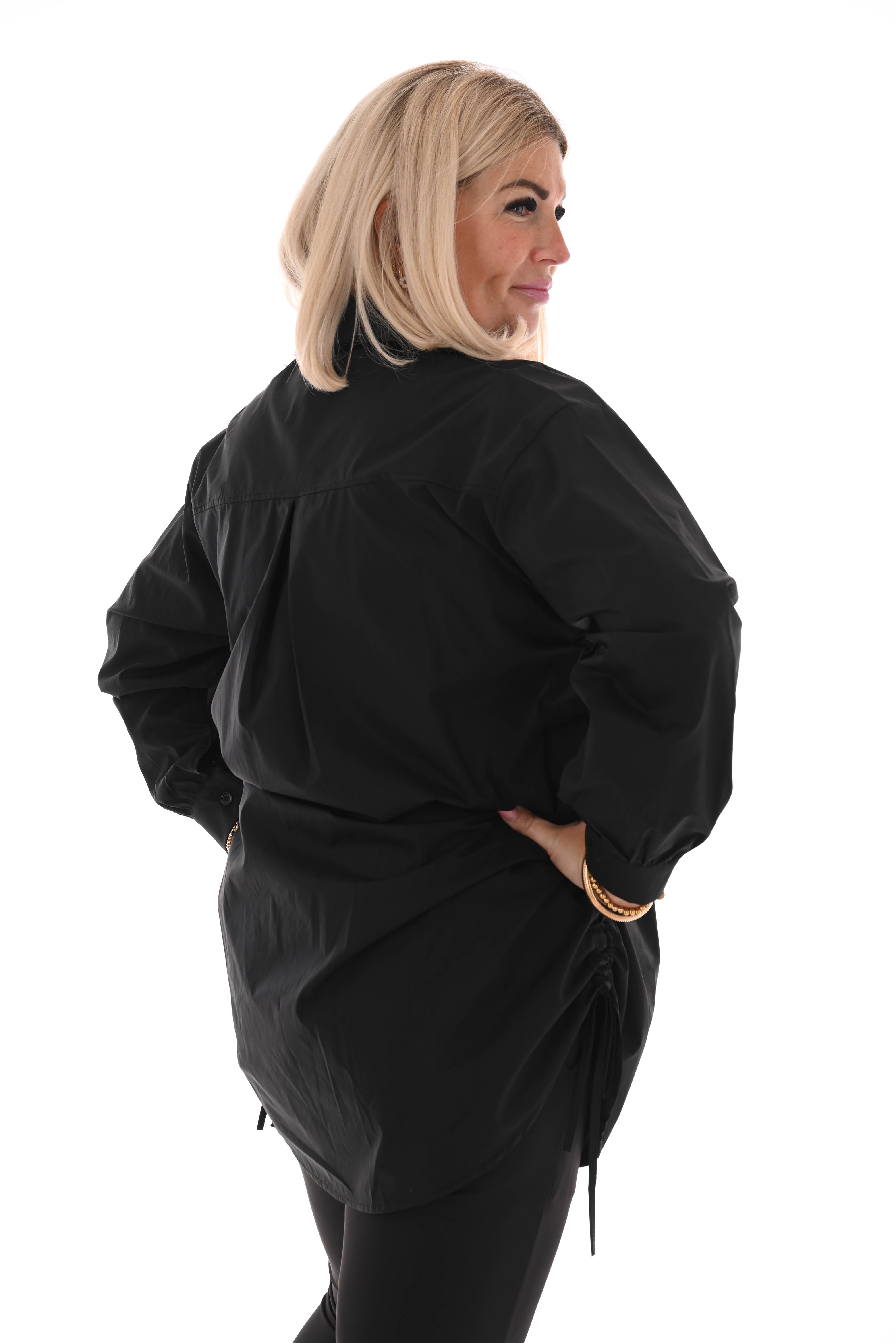 Doorknoop blouse gesmockte taille zwart