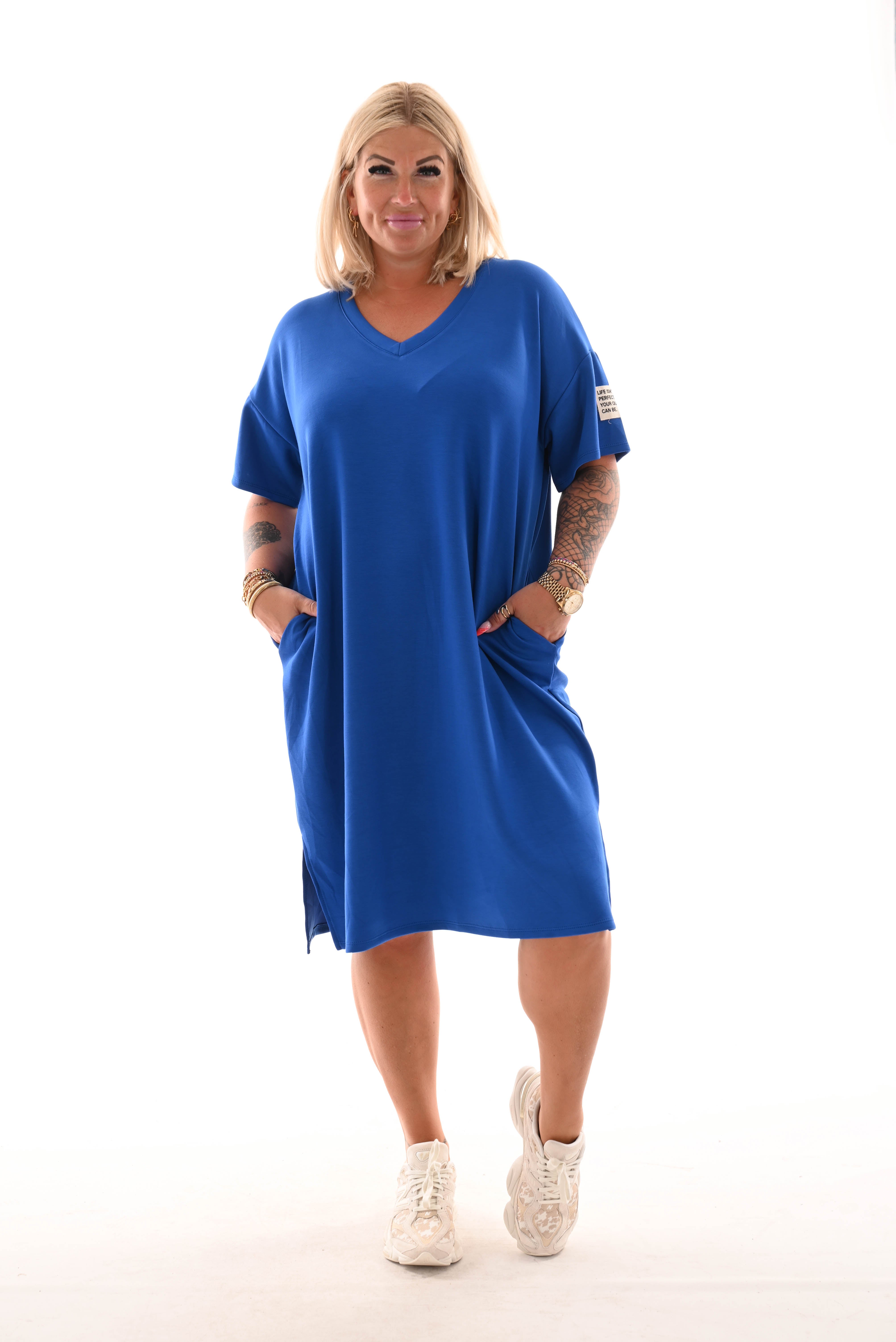 Sweaterdress v-hals korte mouwen applicatie kobaltblauw