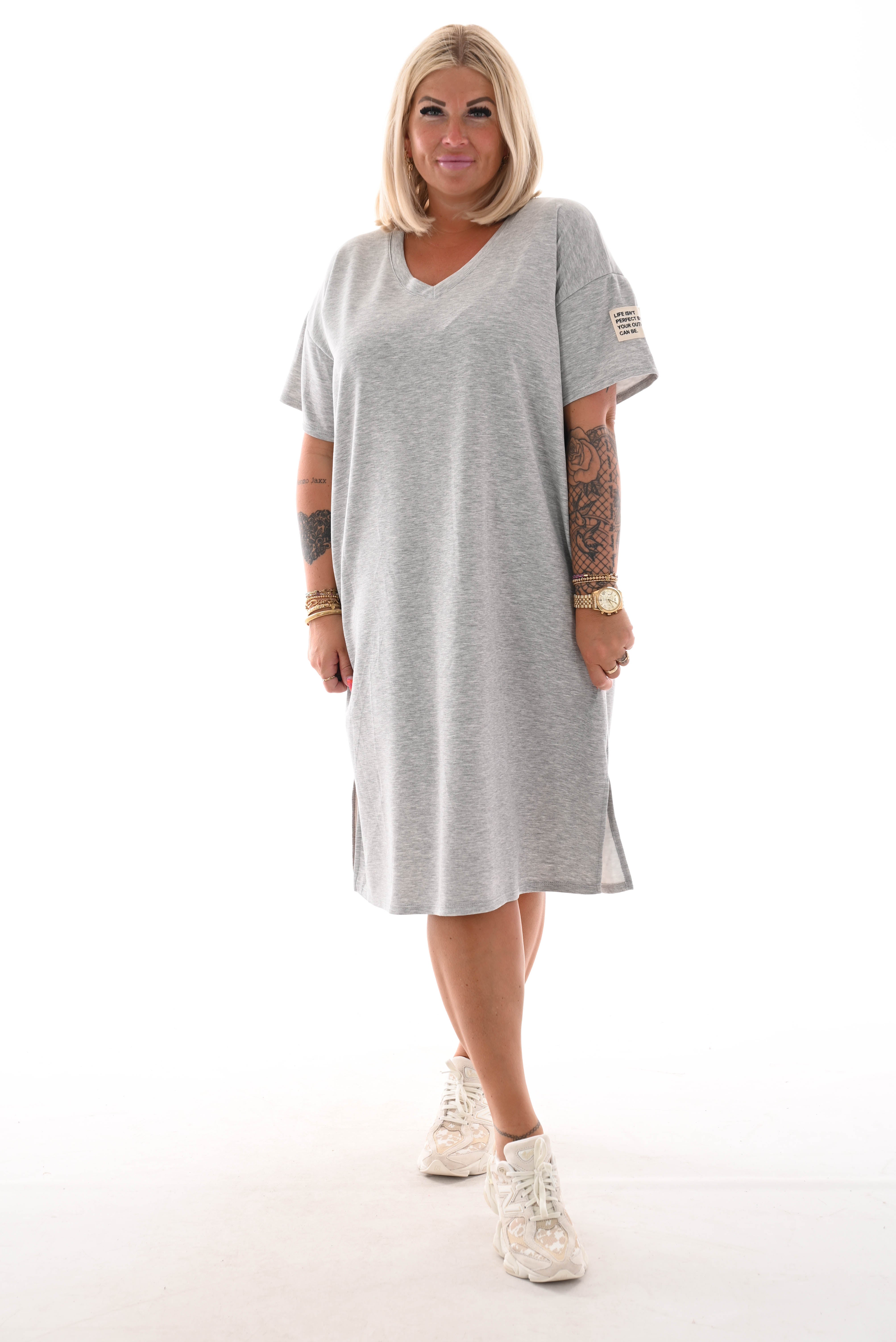 Sweaterdress v-hals korte mouwen applicatie grijs