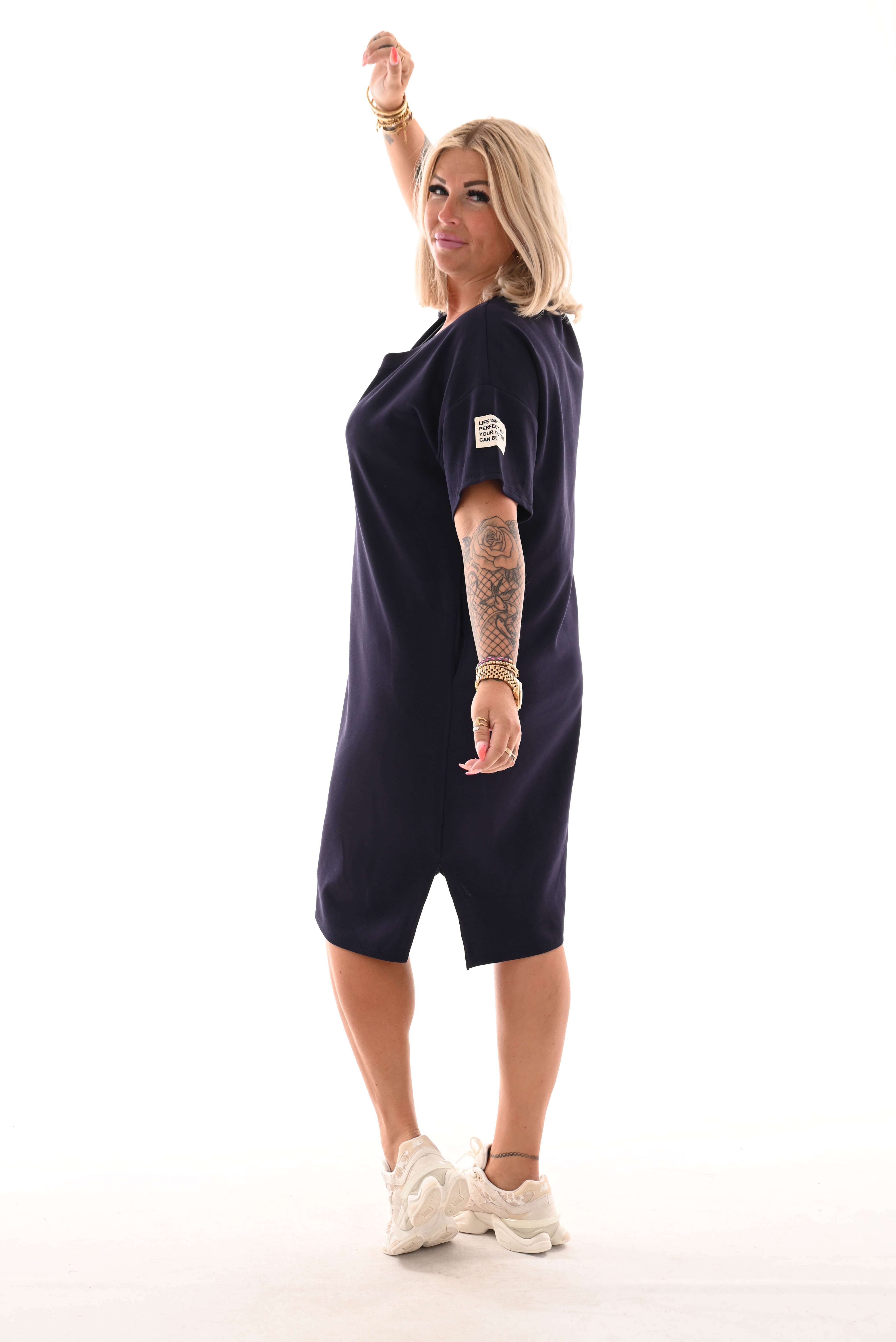 Sweaterdress v-hals korte mouwen applicatie marineblauw
