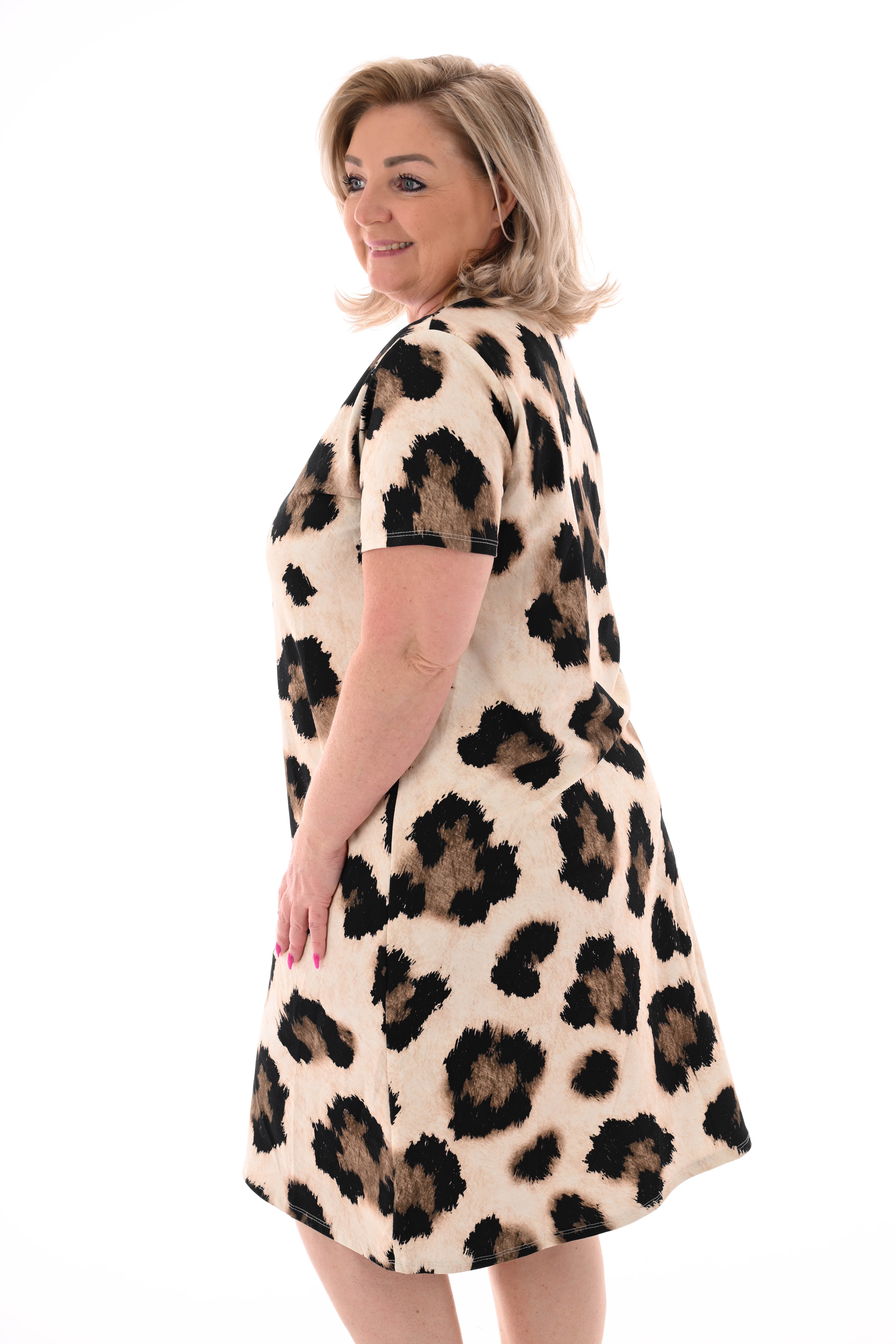 T-shirt dress panterprint bruin