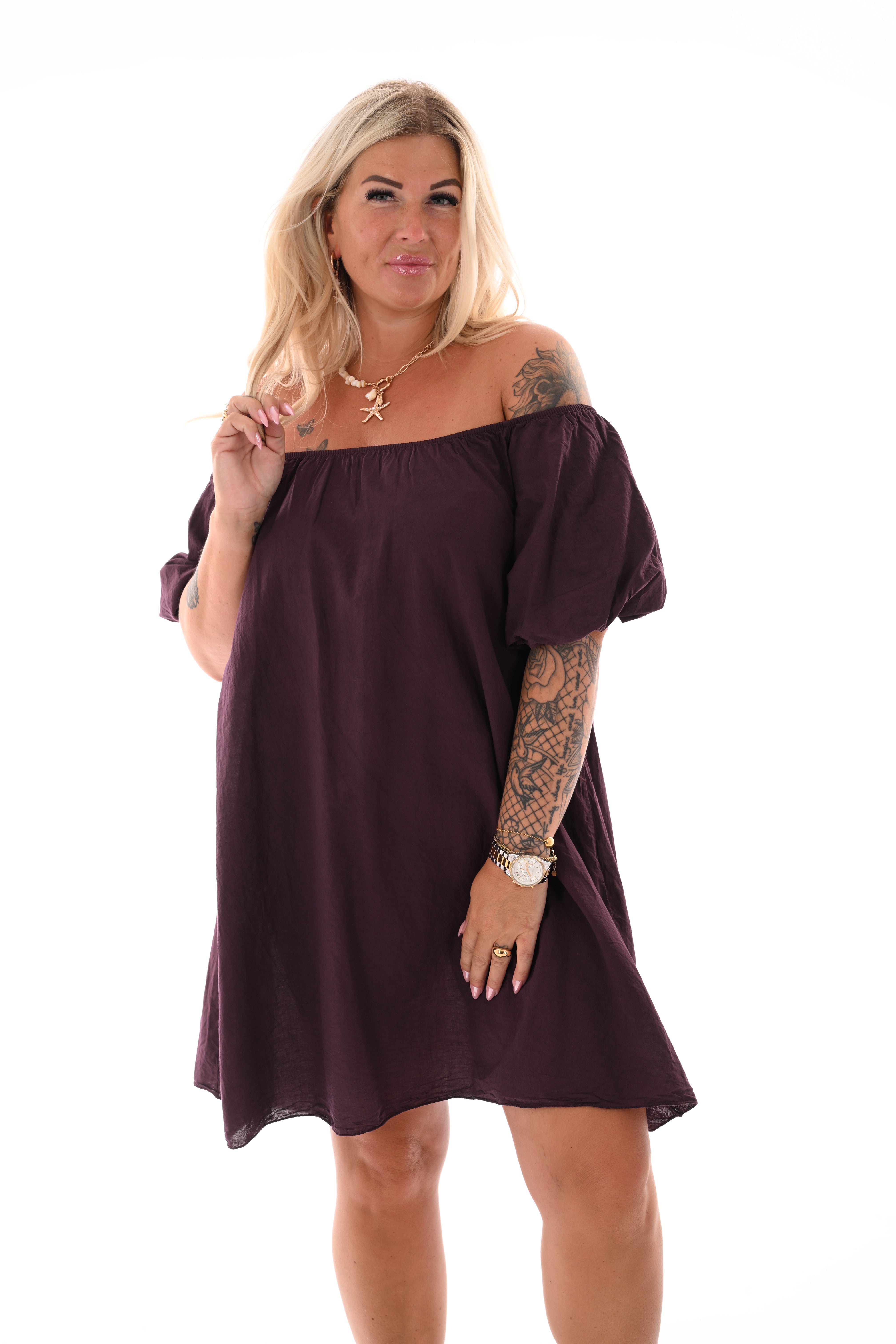 Jurk off-shoulder korte pofmouwen uni aubergine