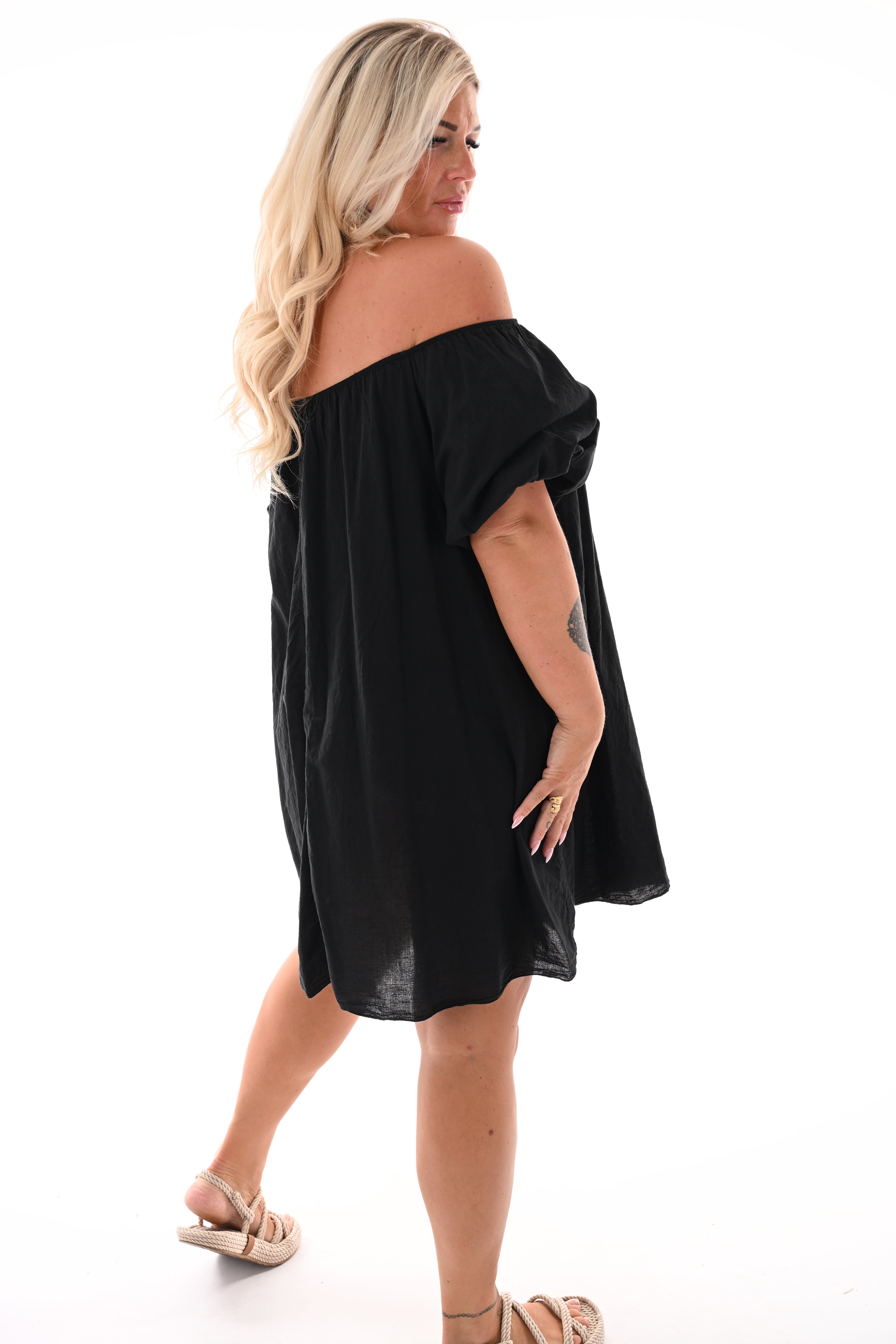 Jurk off-shoulder korte pofmouwen uni zwart