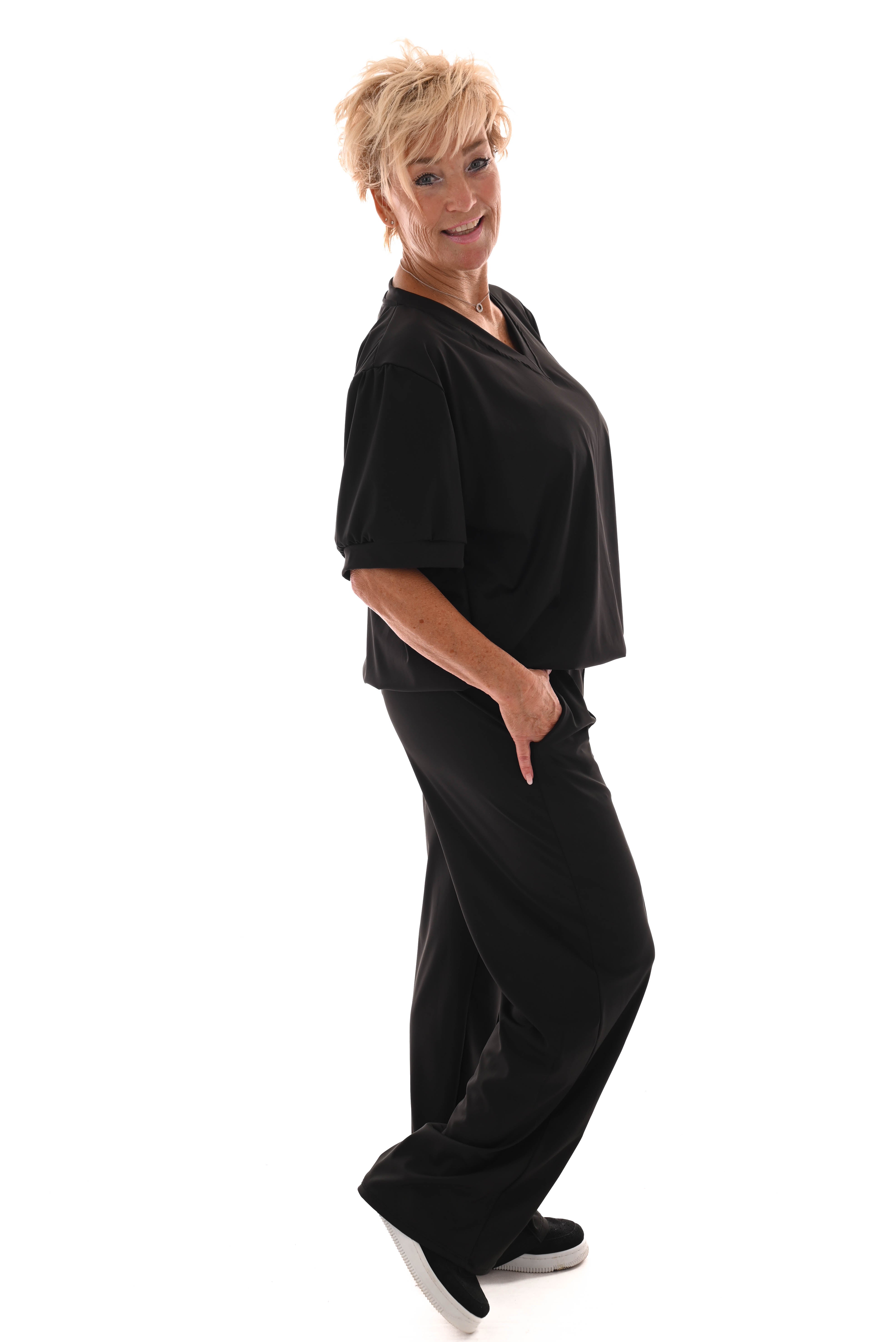 Tweedelig travel set v-hals met boord uni zwart