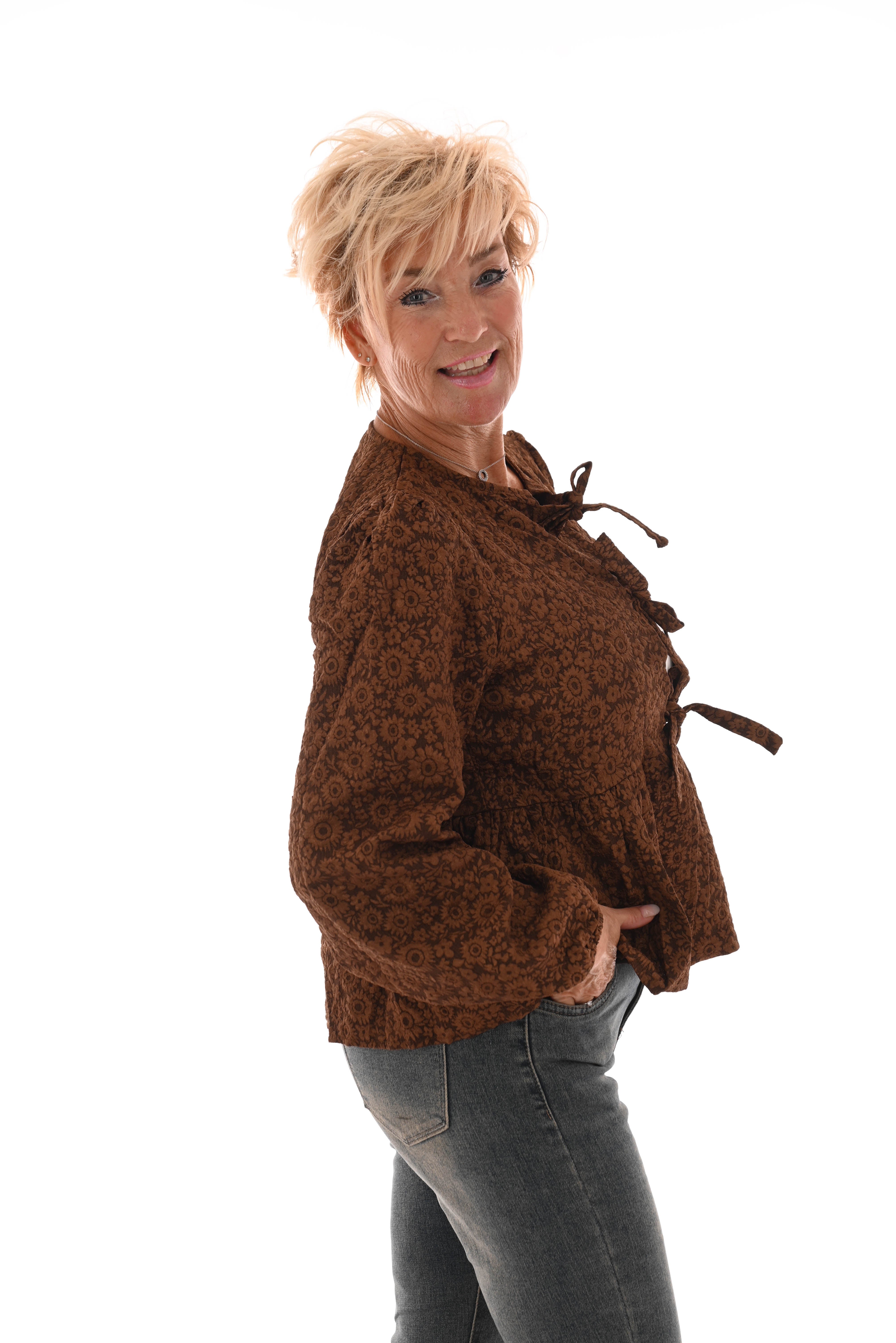 Strik blouse bloemen wijde uitloop bruin