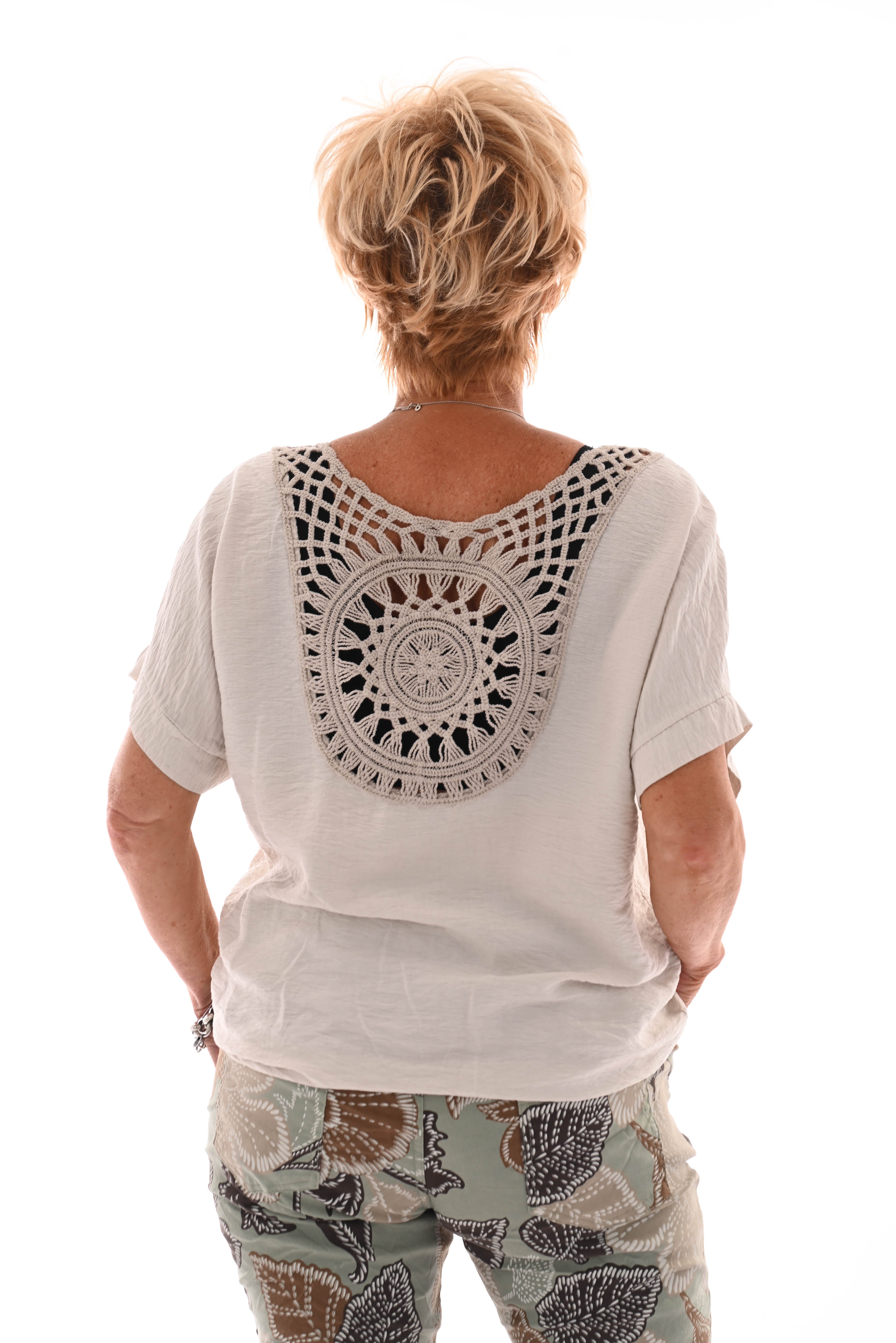 Top gehaakte rug met knoop creme
