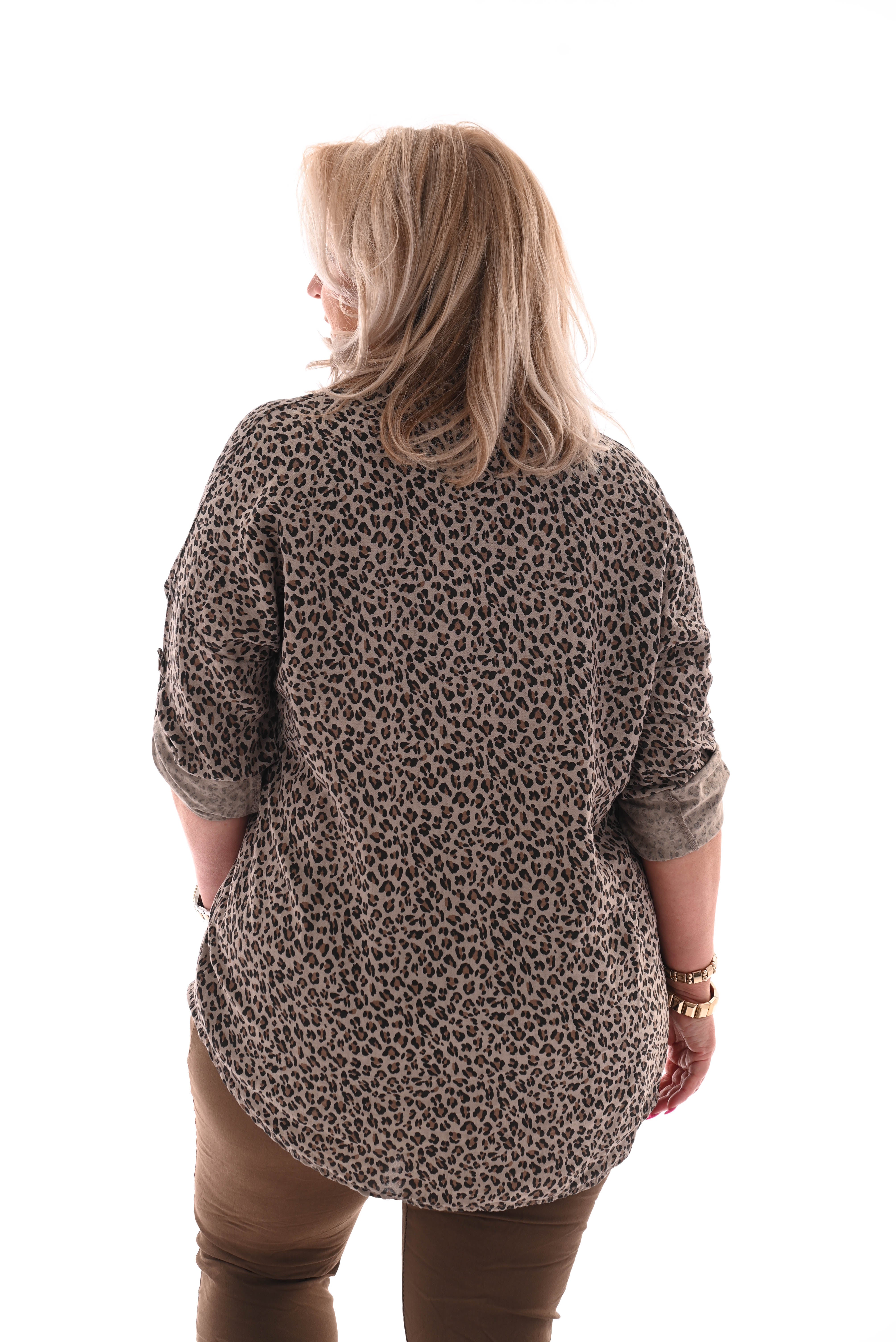 Kleine panterprint blouse met knoop taupe